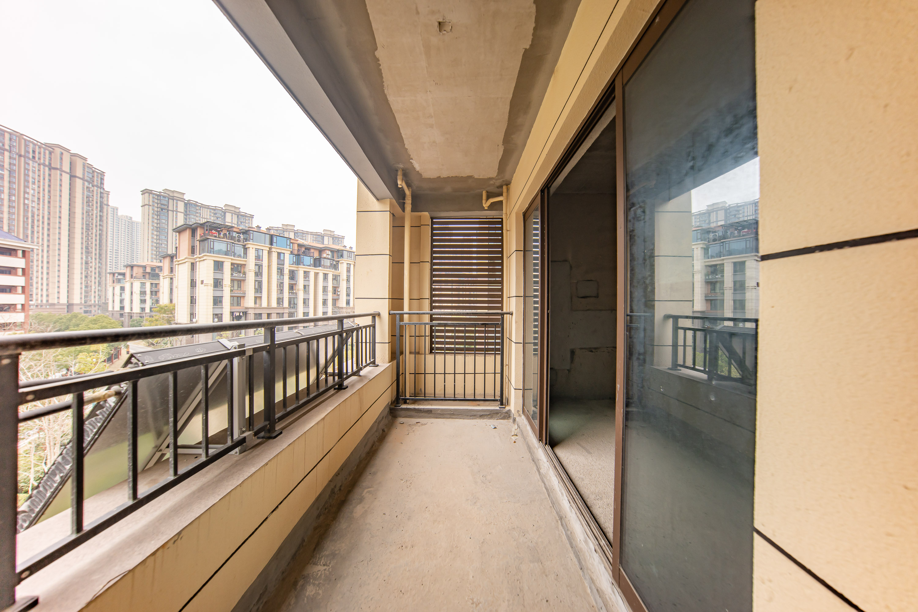 江山帝景雅墅(普罗旺斯) 5室2厅2卫 258.0万 江山帝景雅墅(普罗旺斯) 5室2厅2卫 258.0万阳台