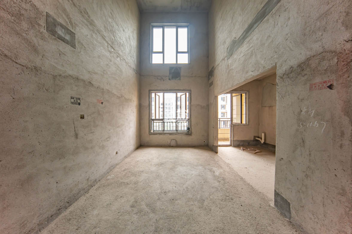 江山帝景雅墅(普罗旺斯)  5室2厅2卫    268.0万 江山帝景雅墅(普罗旺斯)  5室2厅2卫    268.0万客厅