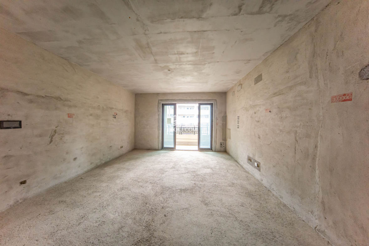 江山帝景雅墅(普罗旺斯)  5室2厅2卫    268.0万 江山帝景雅墅(普罗旺斯)  5室2厅2卫    268.0万客厅