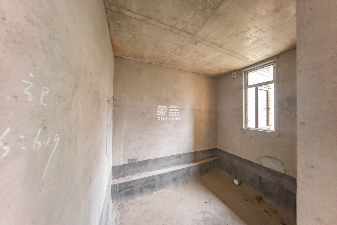 江山帝景雅墅(普罗旺斯)  5室2厅2卫    268.0万 江山帝景雅墅(普罗旺斯)  5室2厅2卫    268.0万卫生间