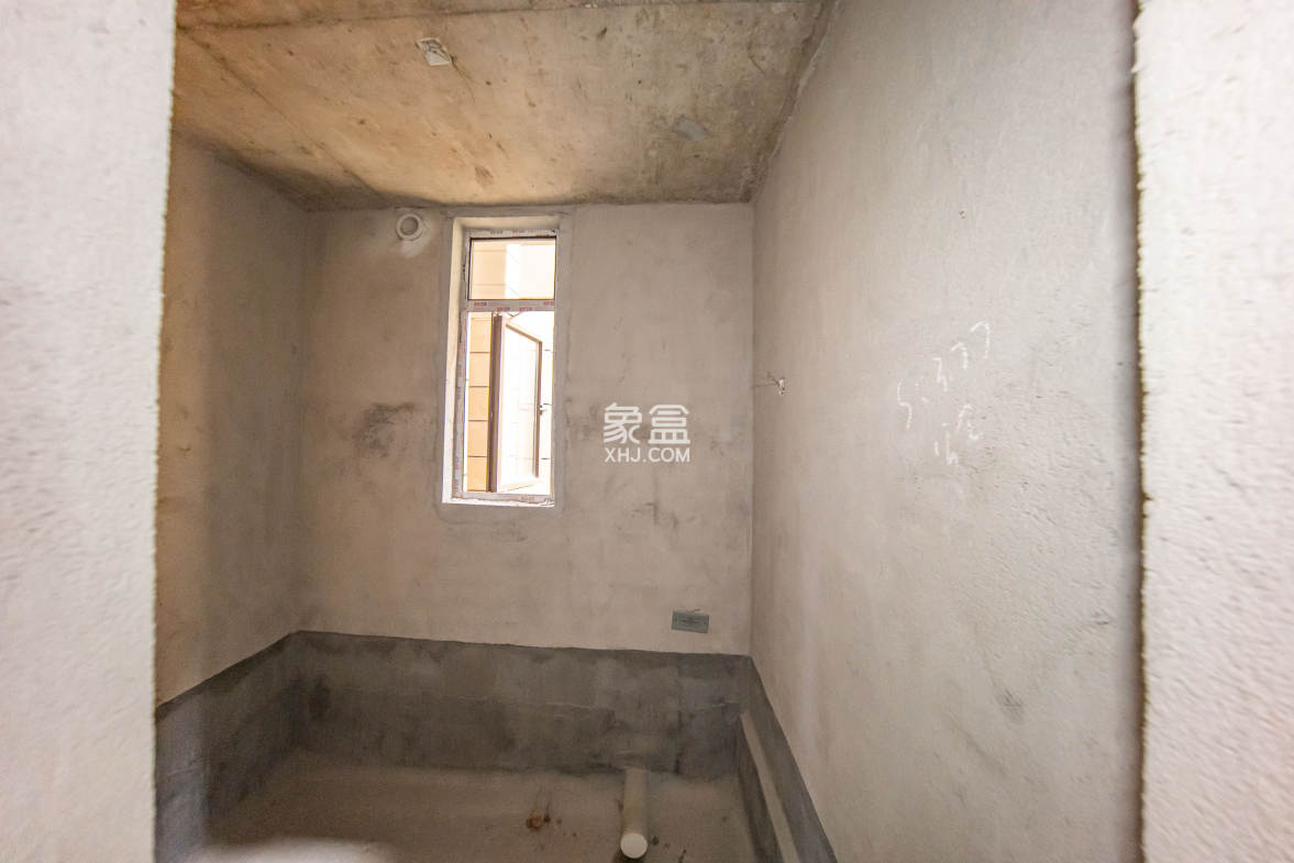 江山帝景雅墅(普罗旺斯)  5室2厅2卫    268.0万 江山帝景雅墅(普罗旺斯)  5室2厅2卫    268.0万卫生间