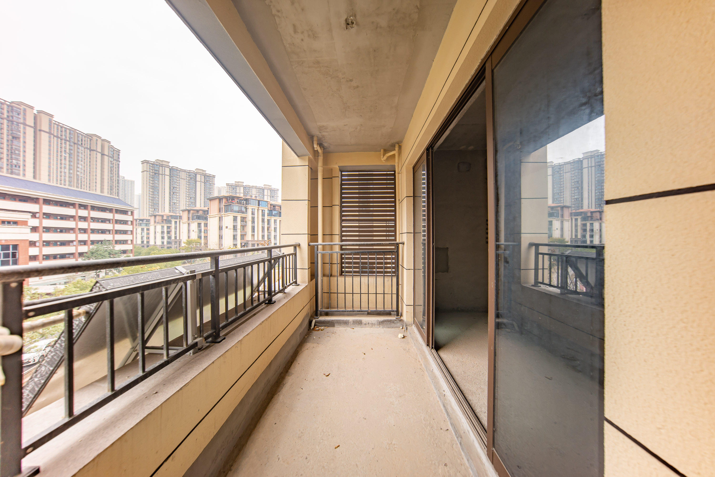 江山帝景雅墅(普罗旺斯)  5室2厅2卫    268.0万 江山帝景雅墅(普罗旺斯)  5室2厅2卫    268.0万阳台