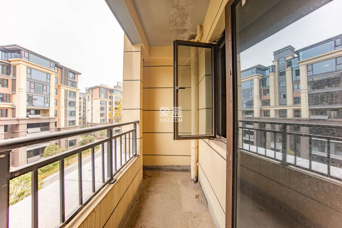 江山帝景雅墅(普罗旺斯)  5室2厅2卫    268.0万 江山帝景雅墅(普罗旺斯)  5室2厅2卫    268.0万阳台