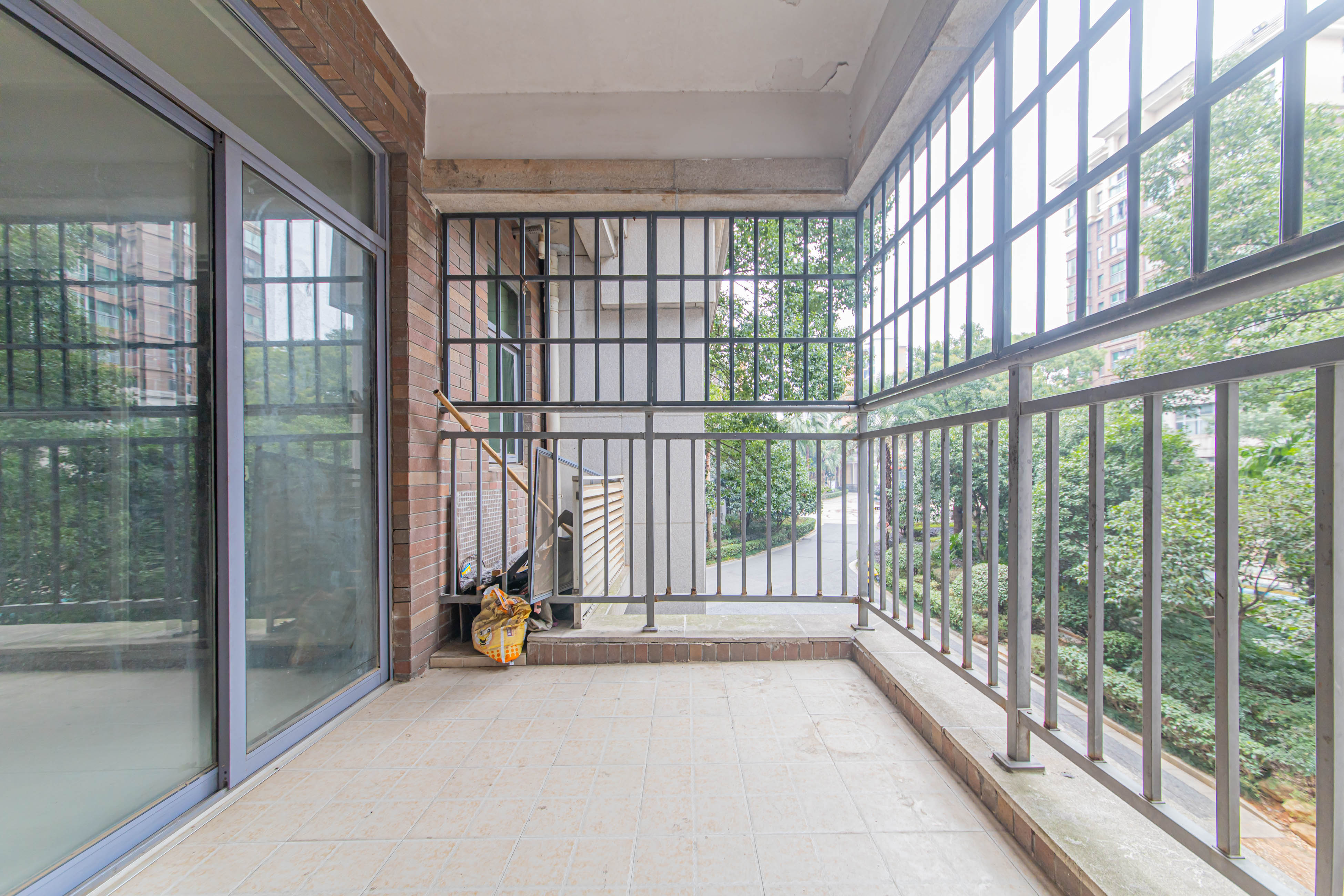 夏威夷碧水春城（碧桂园城市花园）  3室2厅2卫   130.00万阳台