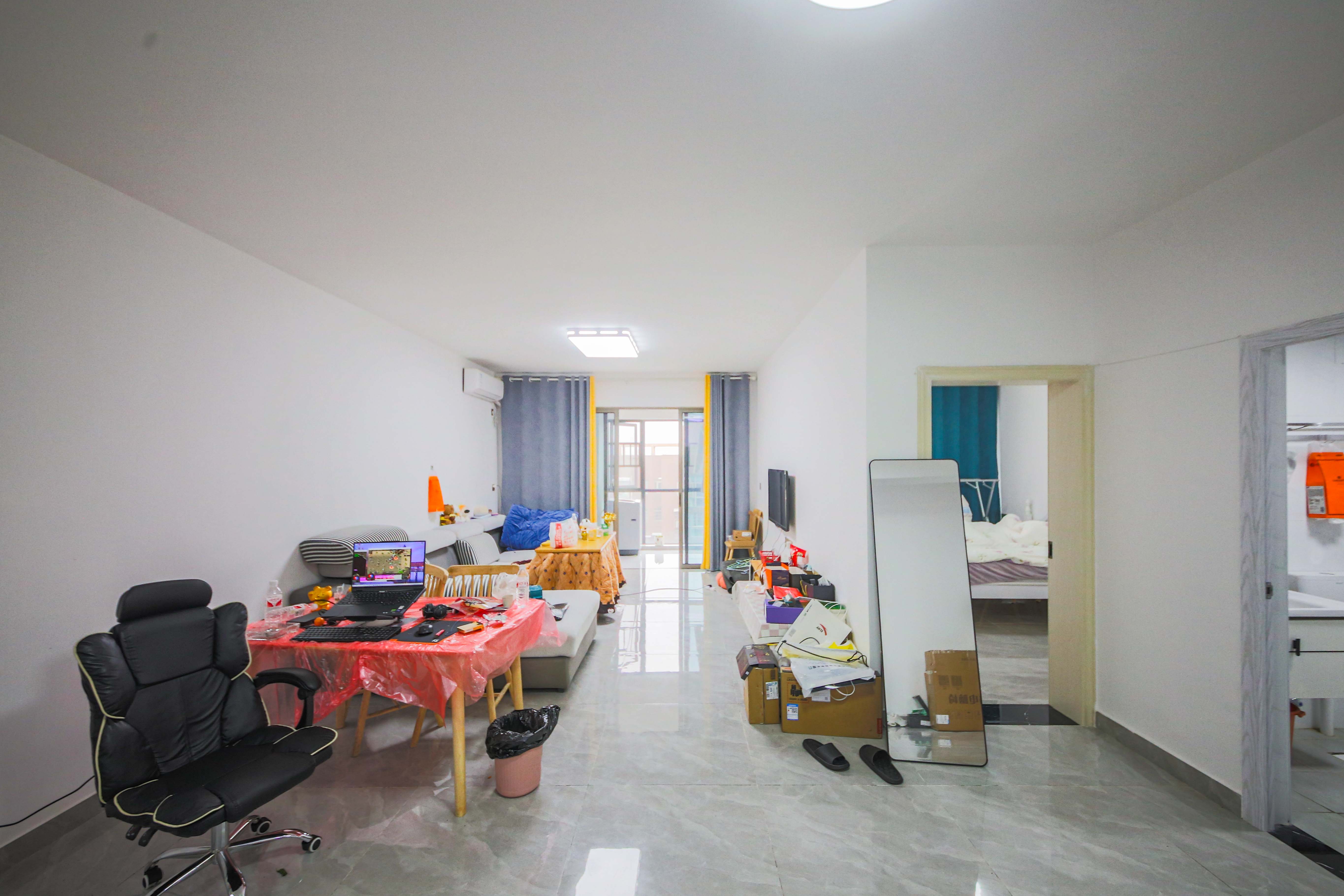 富兴嘉城(富兴汇中央) 2室2厅1卫 70.0万 富兴嘉城(富兴汇中央) 2室2厅1卫 70.0万客厅