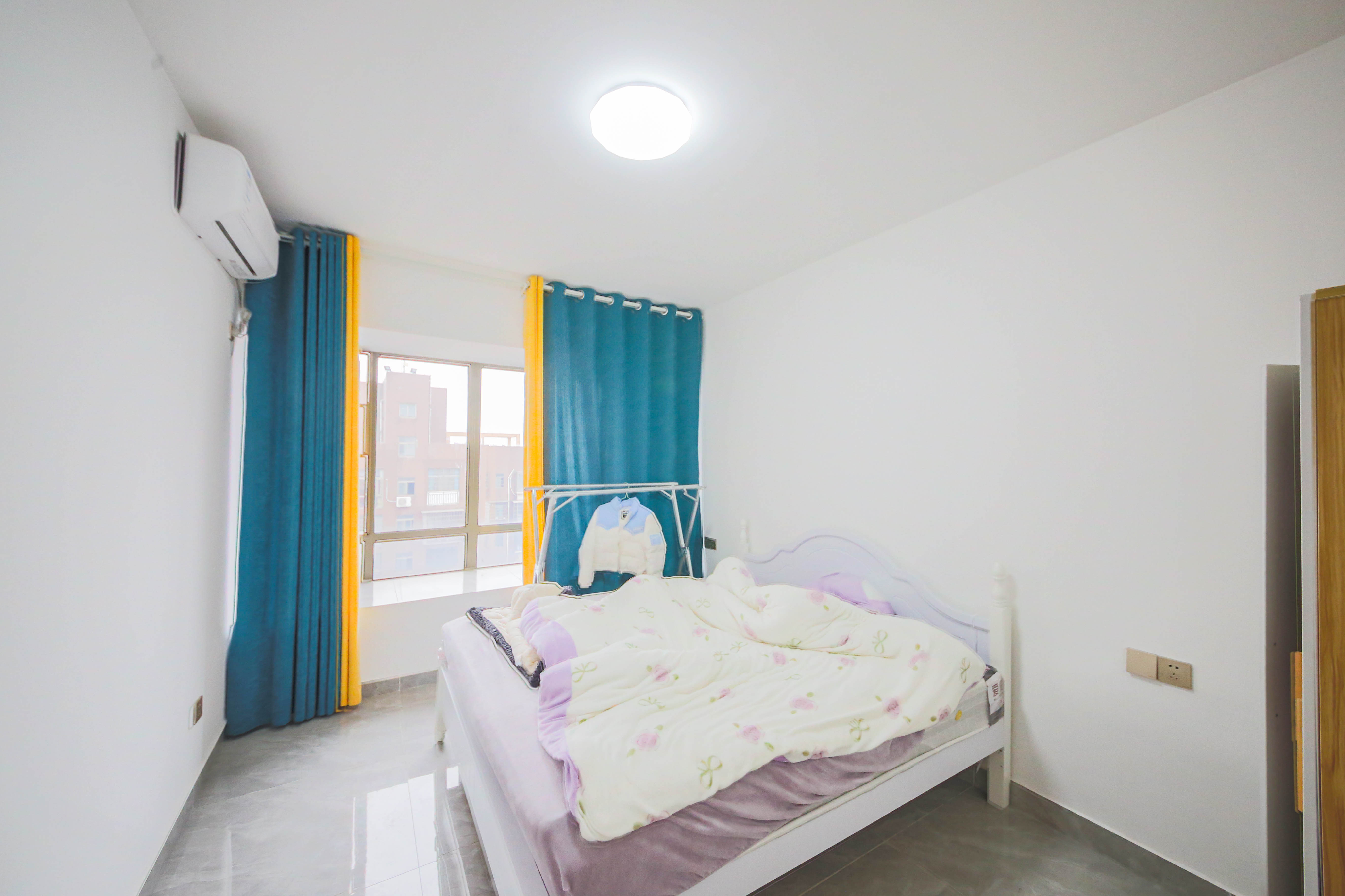 富兴嘉城(富兴汇中央) 2室2厅1卫 70.0万 富兴嘉城(富兴汇中央) 2室2厅1卫 70.0万卧室