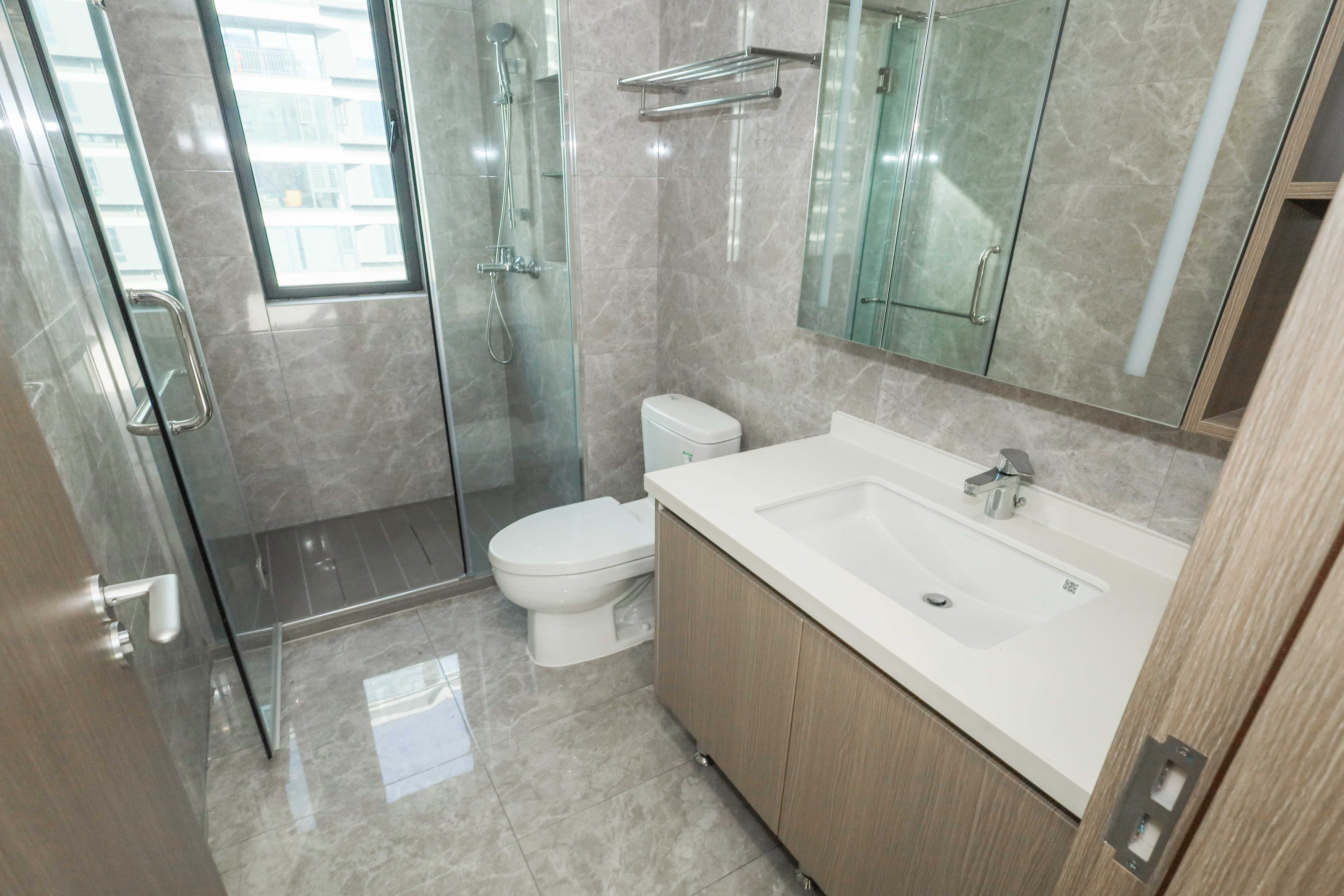 旭辉铂宸府  4室2厅2卫   185.00万卫生间