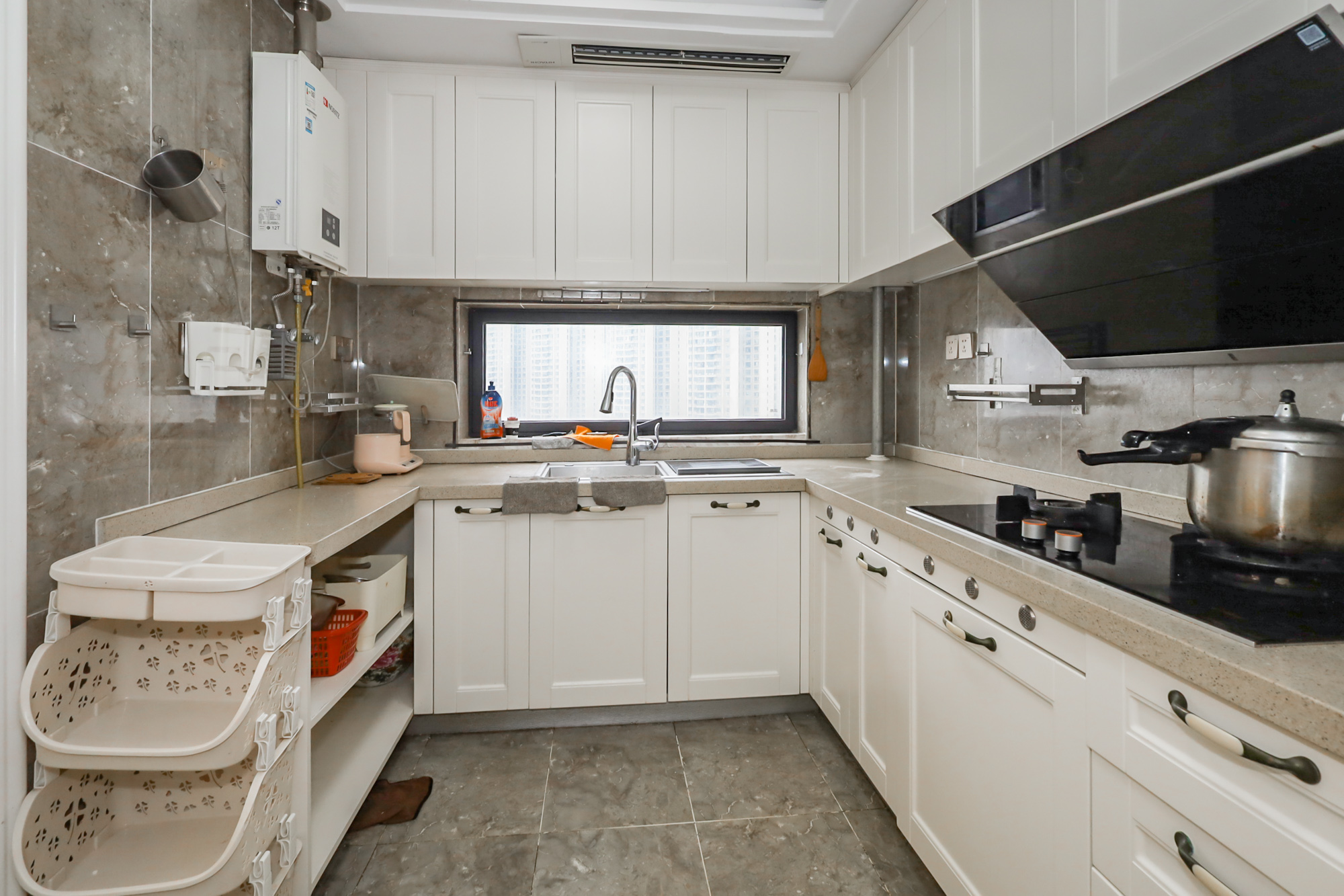 万科里金域国际  4室2厅2卫    428.0万 万科里金域国际  4室2厅2卫    428.0万厨房