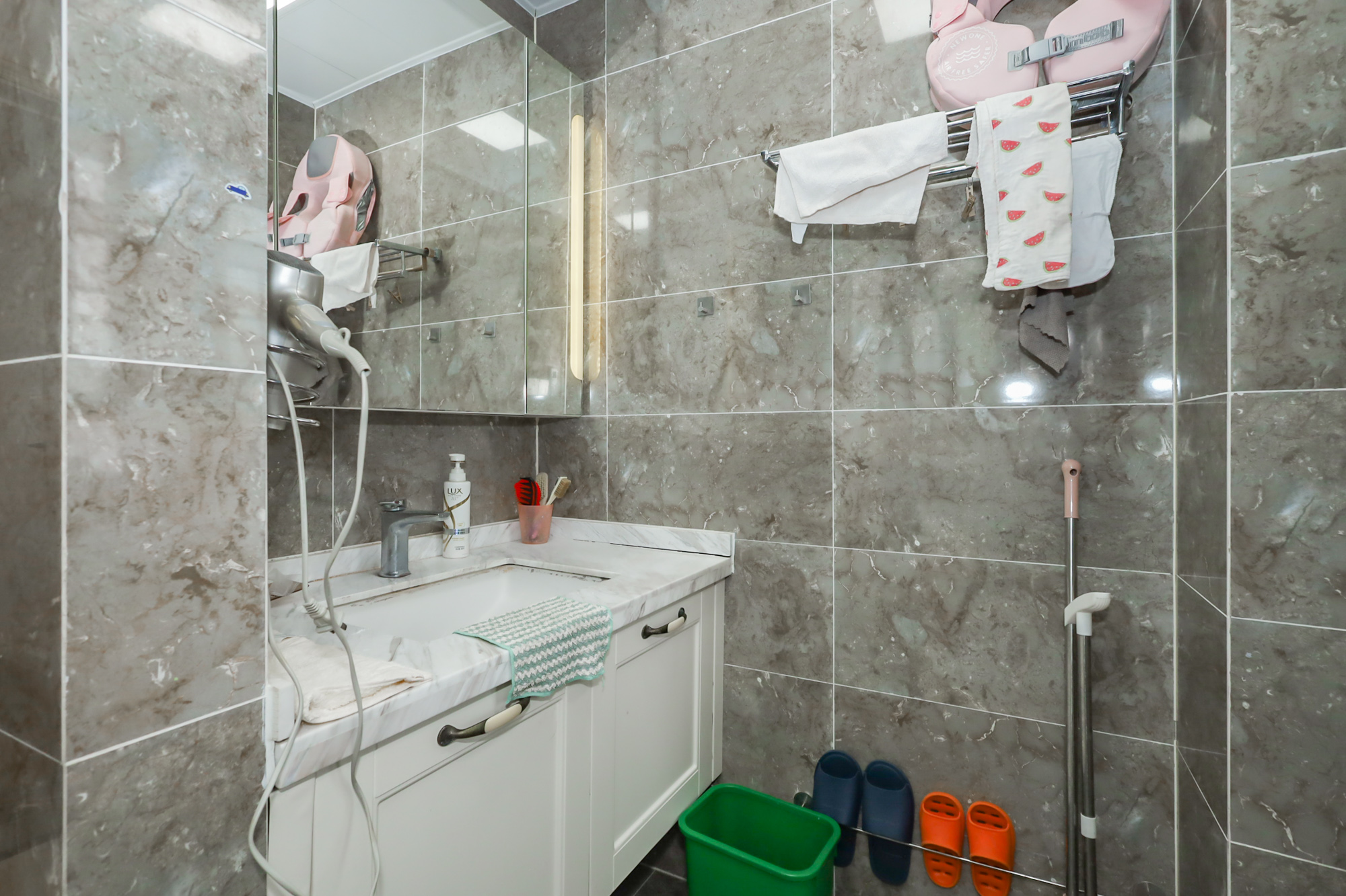 万科里金域国际  4室2厅2卫    428.0万 万科里金域国际  4室2厅2卫    428.0万卫生间