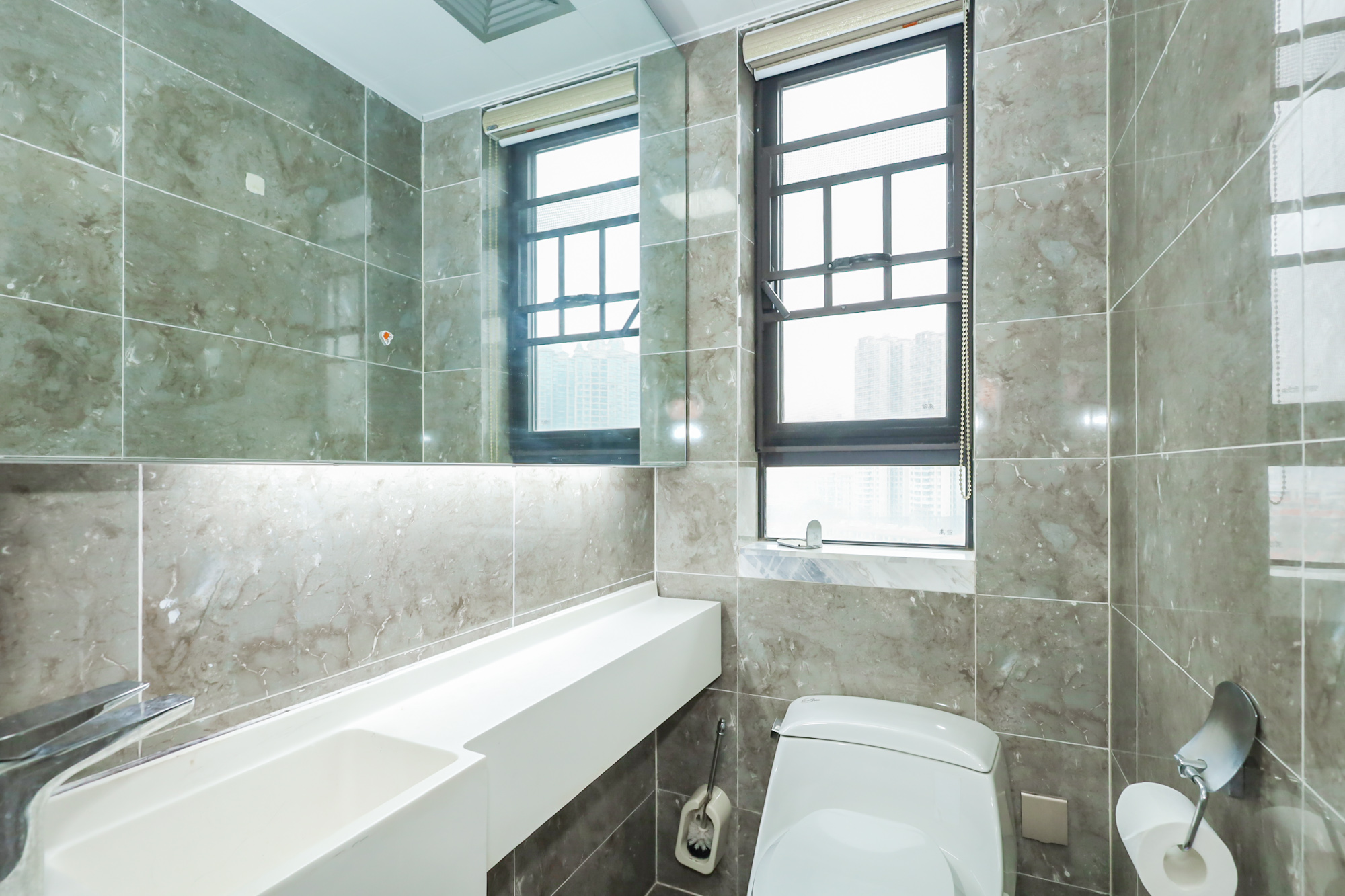 万科里金域国际  4室2厅2卫    428.0万 万科里金域国际  4室2厅2卫    428.0万卫生间