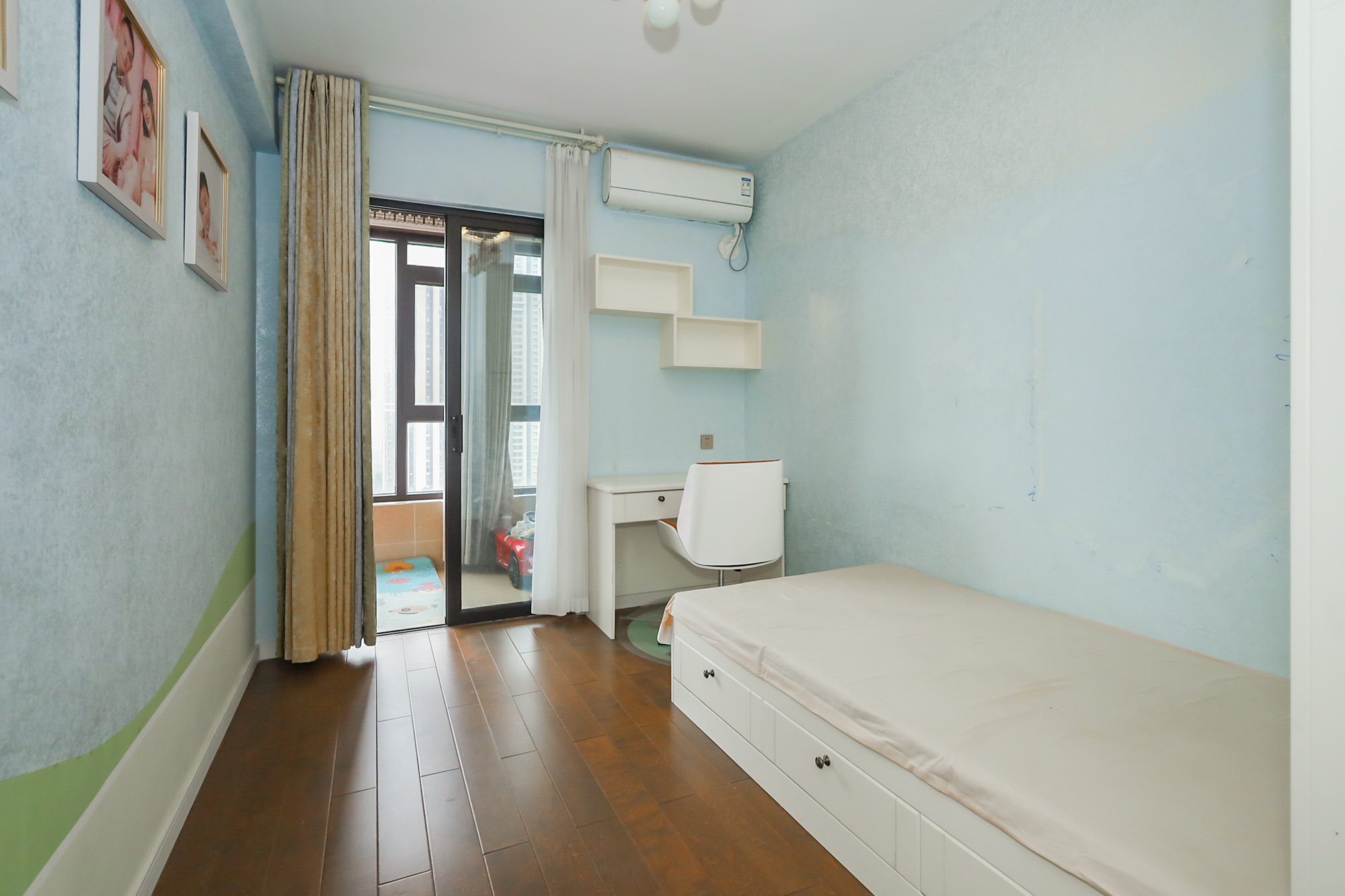 万科里金域国际  4室2厅2卫    428.0万 万科里金域国际  4室2厅2卫    428.0万卧室