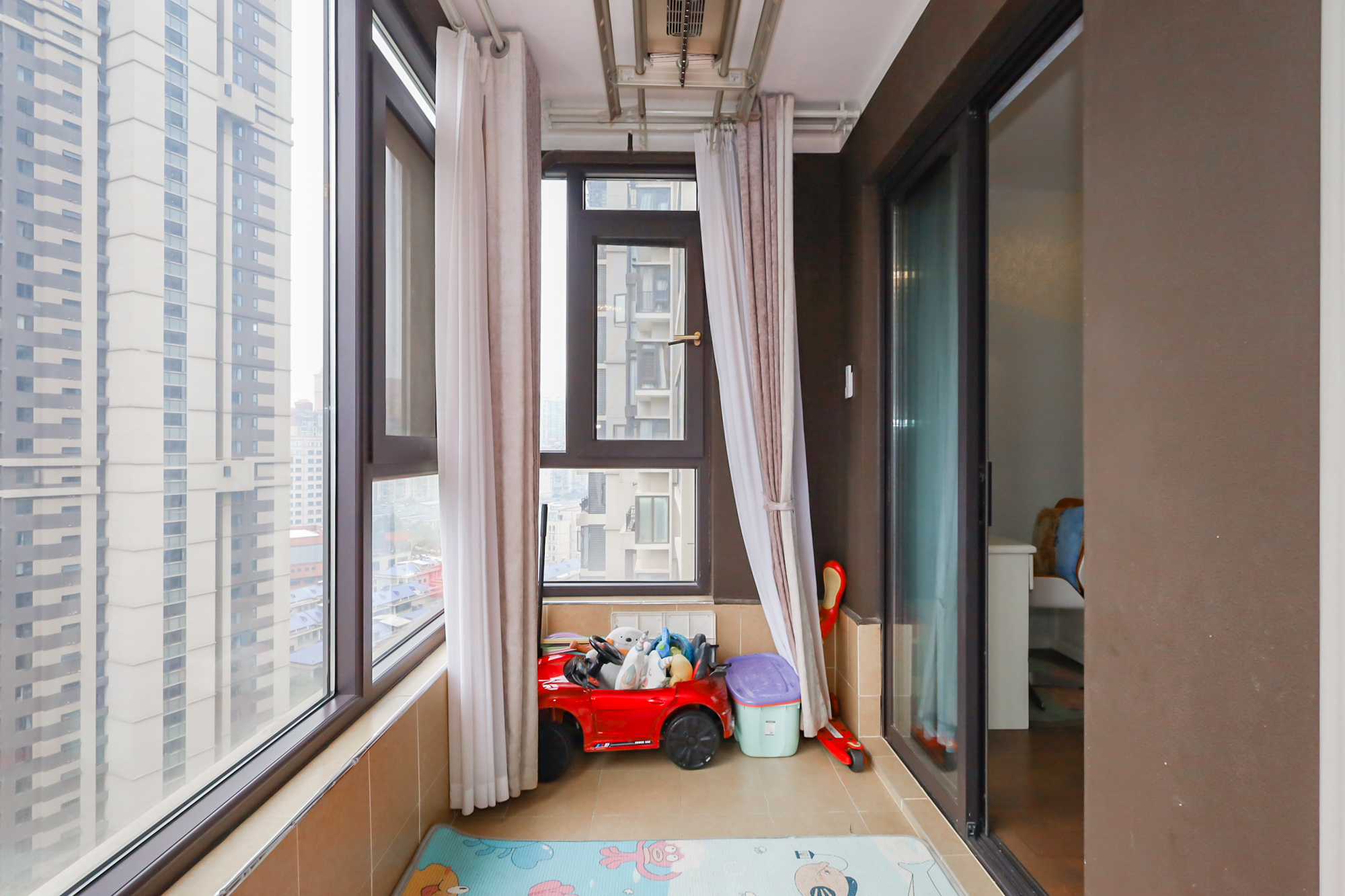 万科里金域国际  4室2厅2卫    428.0万 万科里金域国际  4室2厅2卫    428.0万阳台