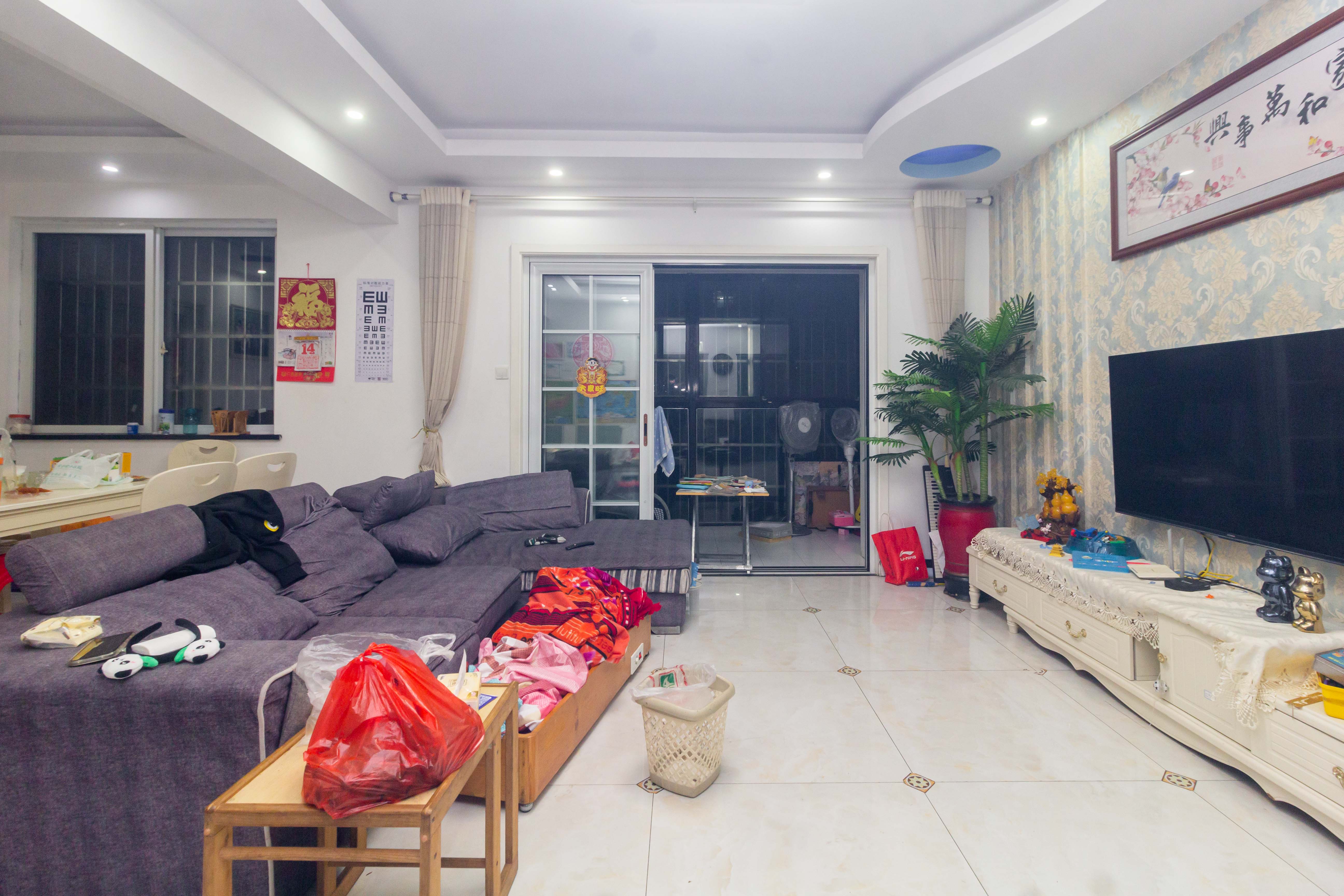 爵士湘  3室1厅1卫    73.8万 爵士湘  3室1厅1卫    73.8万客厅