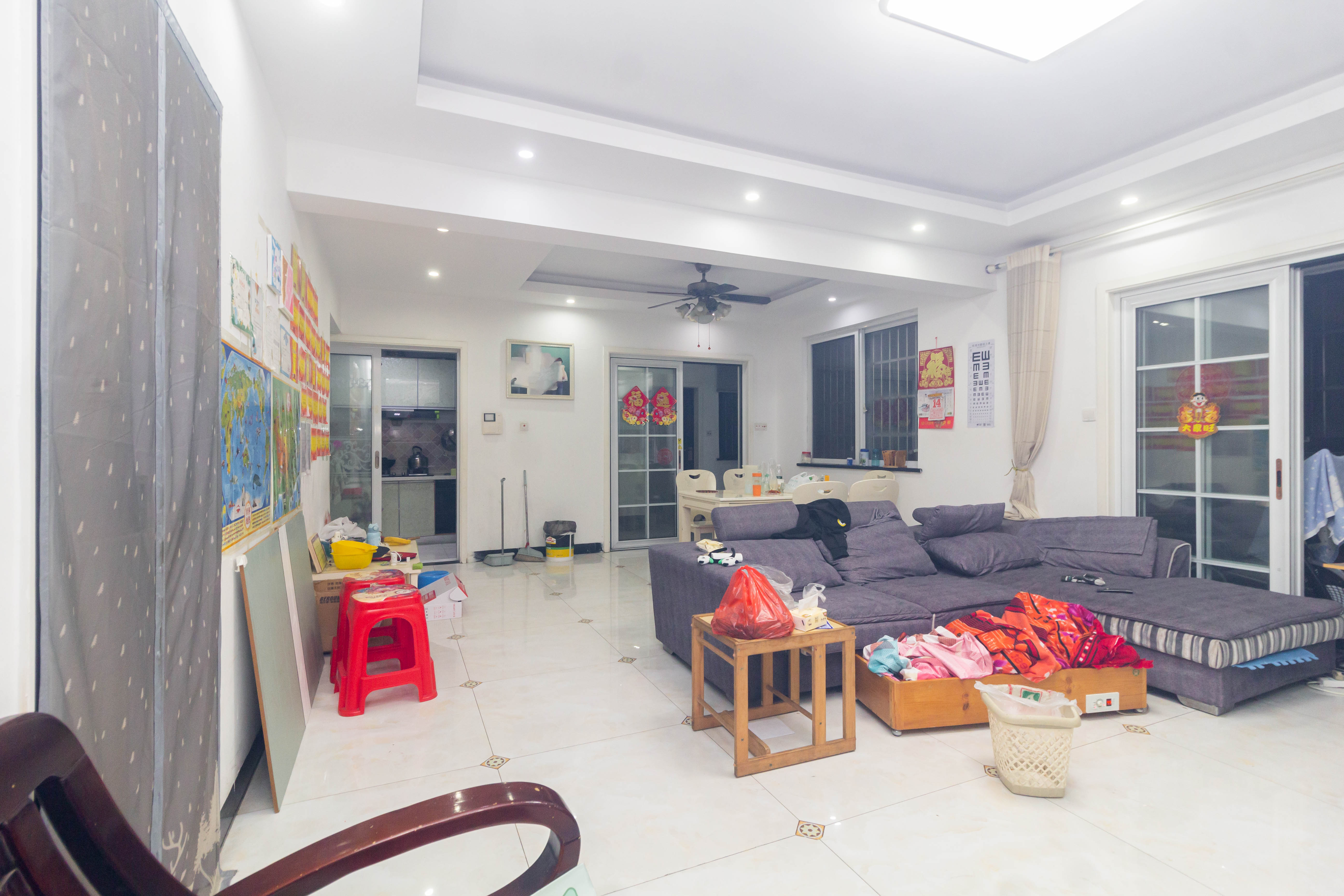 爵士湘  3室1厅1卫    73.8万 爵士湘  3室1厅1卫    73.8万客厅