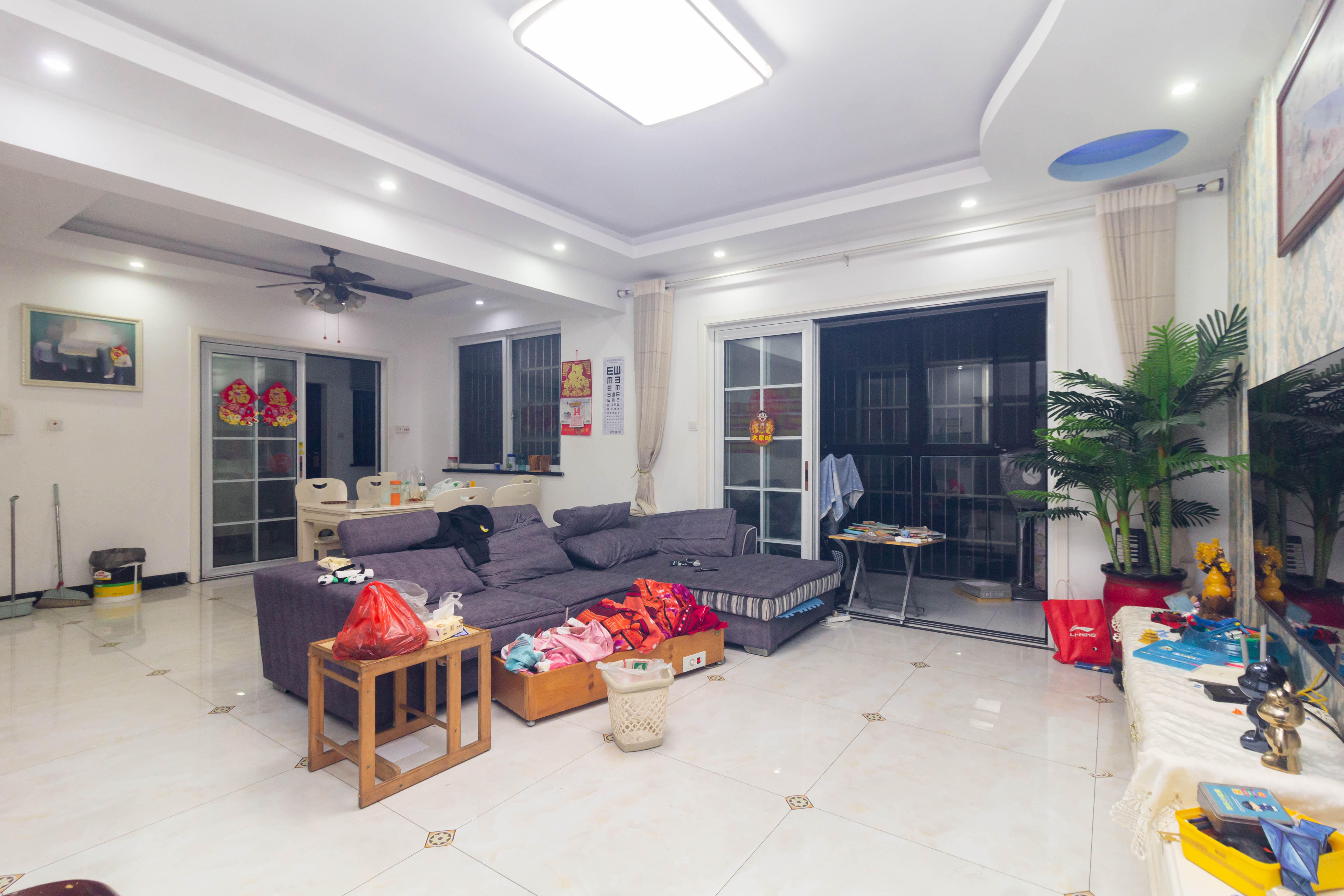 爵士湘  3室1厅1卫    73.8万 爵士湘  3室1厅1卫    73.8万客厅