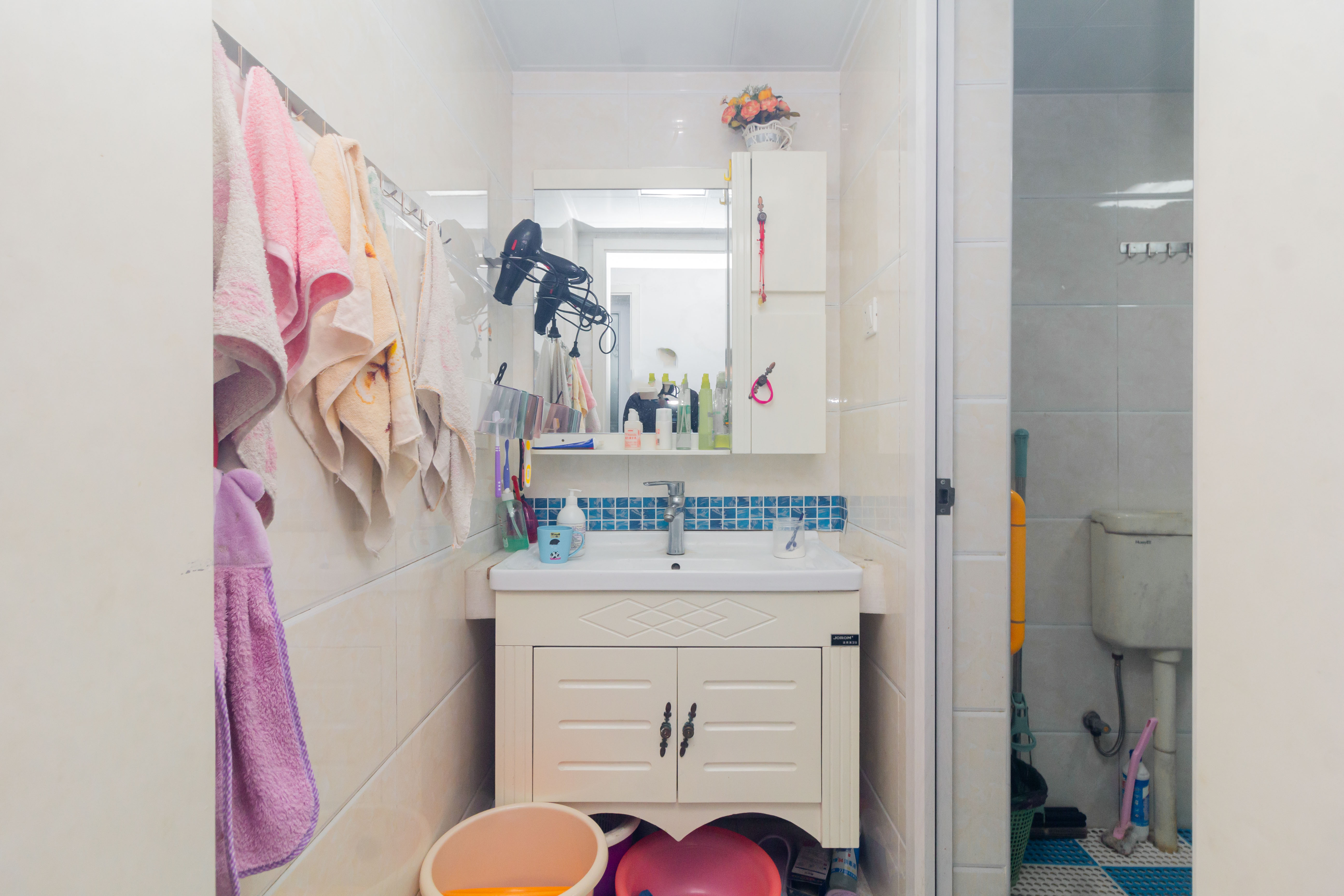 爵士湘  3室1厅1卫    73.8万 爵士湘  3室1厅1卫    73.8万卫生间