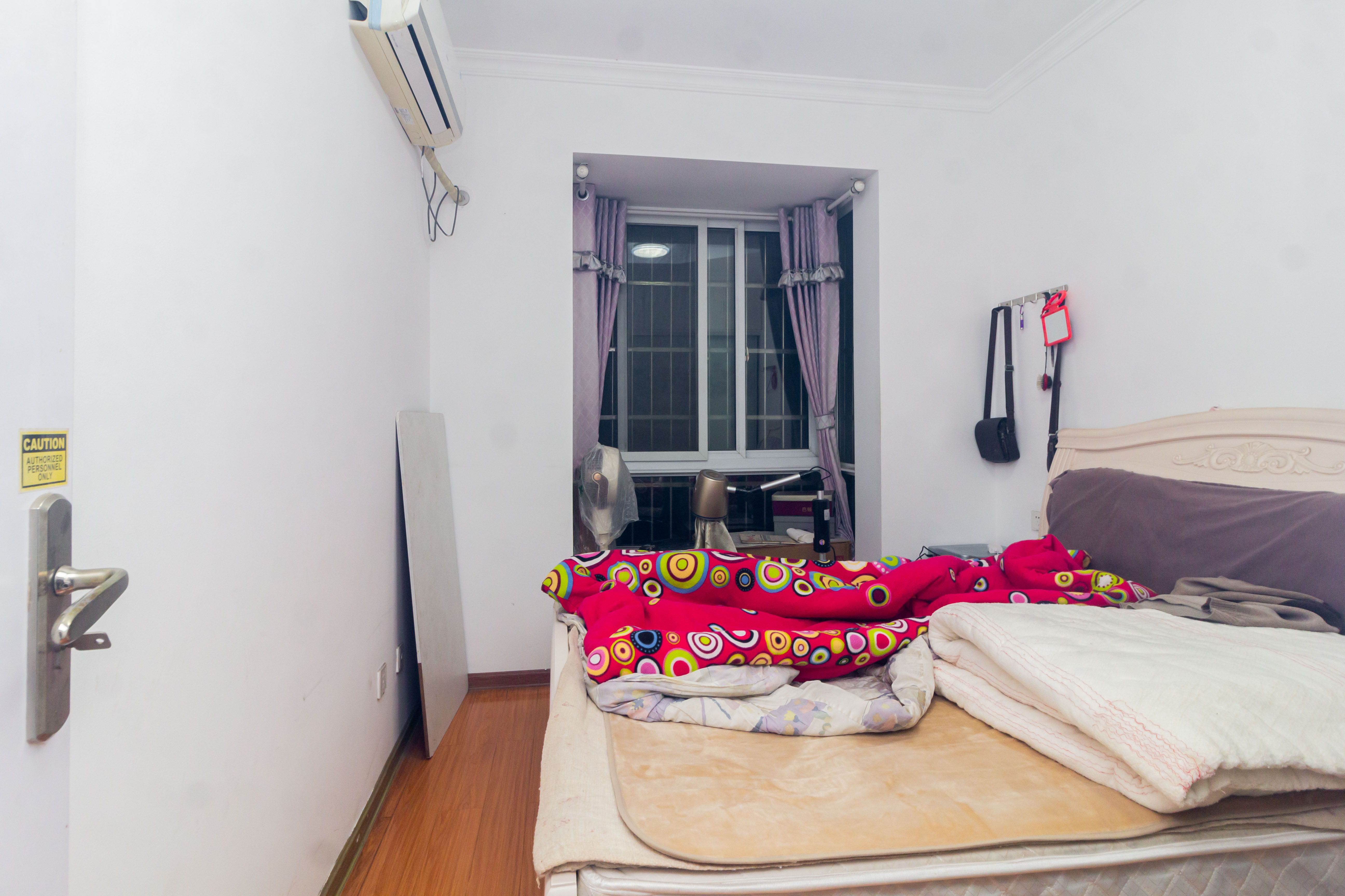 爵士湘  3室1厅1卫    73.8万 爵士湘  3室1厅1卫    73.8万卧室