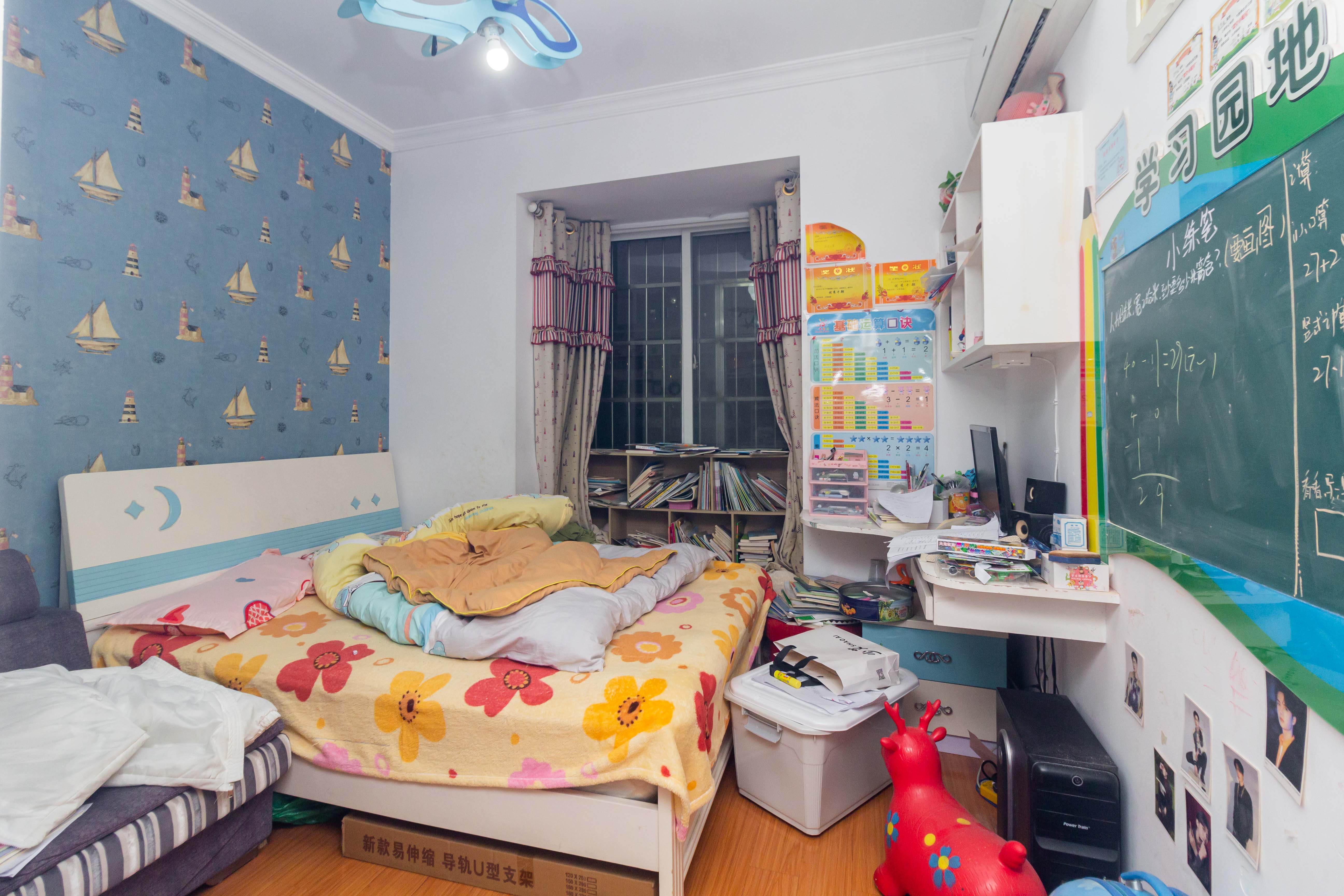 爵士湘  3室1厅1卫    73.8万 爵士湘  3室1厅1卫    73.8万卧室