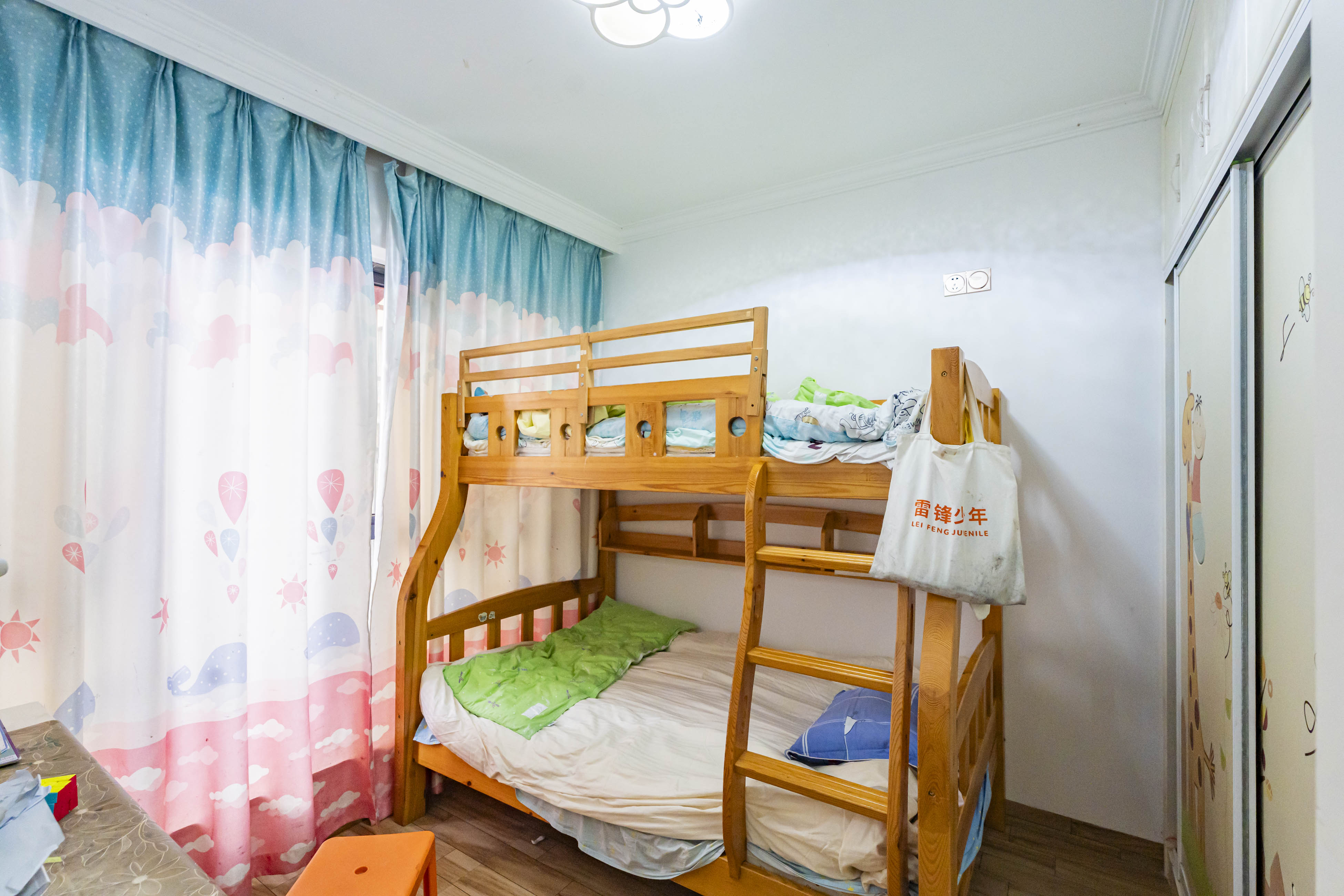 悦湖山  3室2厅1卫    75.0万 悦湖山  3室2厅1卫    75.0万卧室