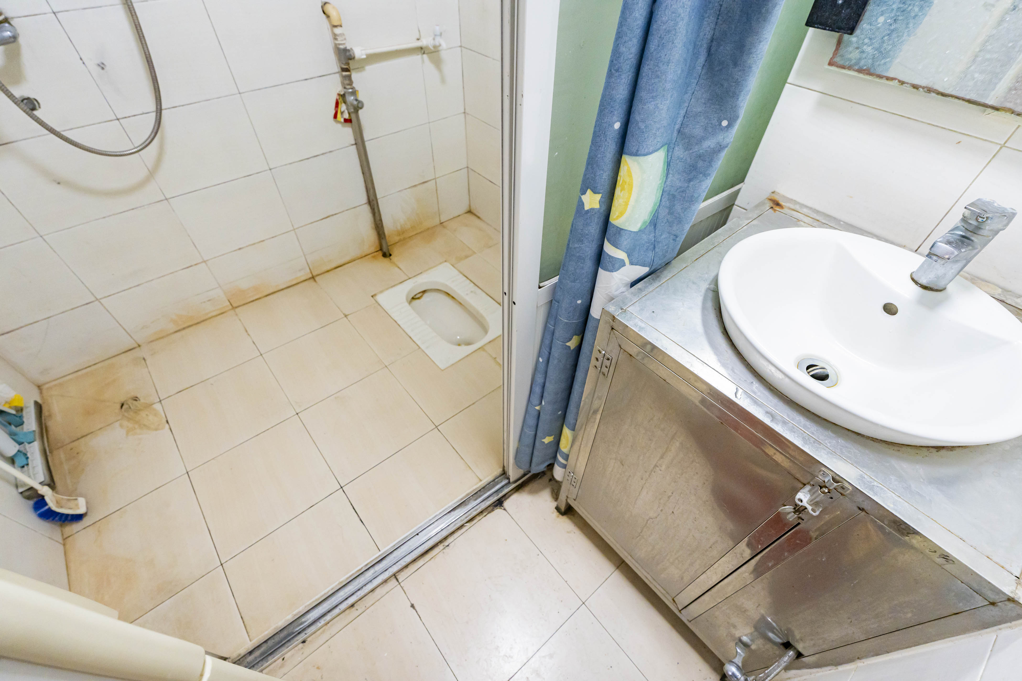 富兴金地大厦  2室1厅1卫    75.0万 富兴金地大厦  2室1厅1卫    75.0万卫生间