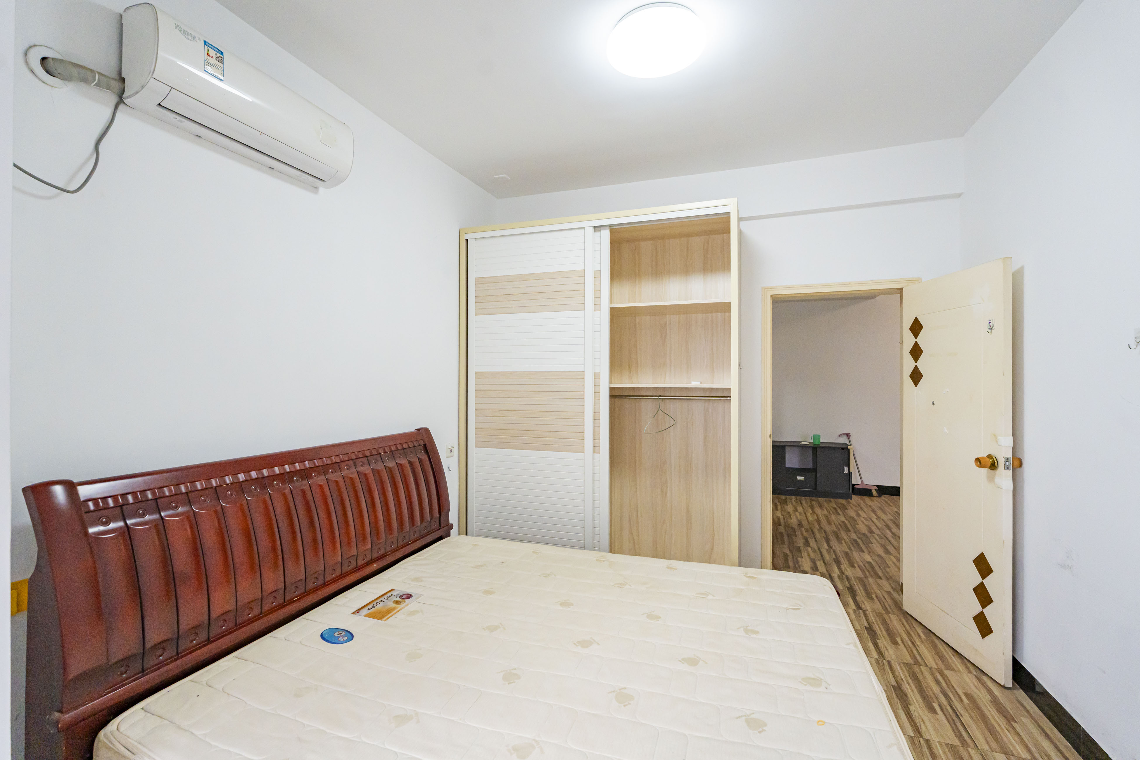 富兴金地大厦  2室1厅1卫    75.0万 富兴金地大厦  2室1厅1卫    75.0万卧室