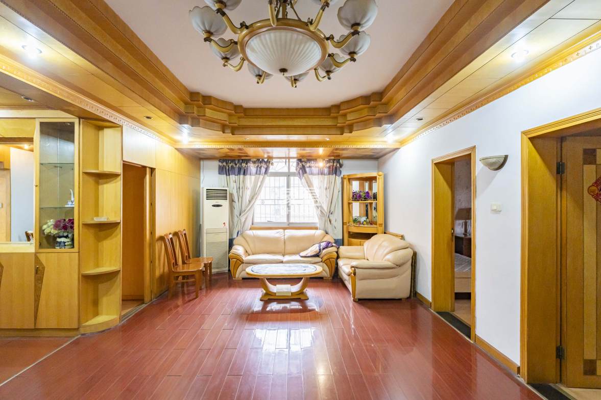 湘春路建行宿舍(佘家塘巷7号) 3室2厅2卫 90.0万 湘春路建行宿舍(佘家塘巷7号) 3室2厅2卫 90.0万客厅