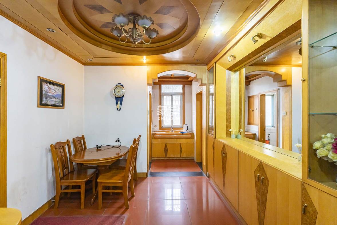 湘春路建行宿舍(佘家塘巷7号) 3室2厅2卫 90.0万 湘春路建行宿舍(佘家塘巷7号) 3室2厅2卫 90.0万客厅