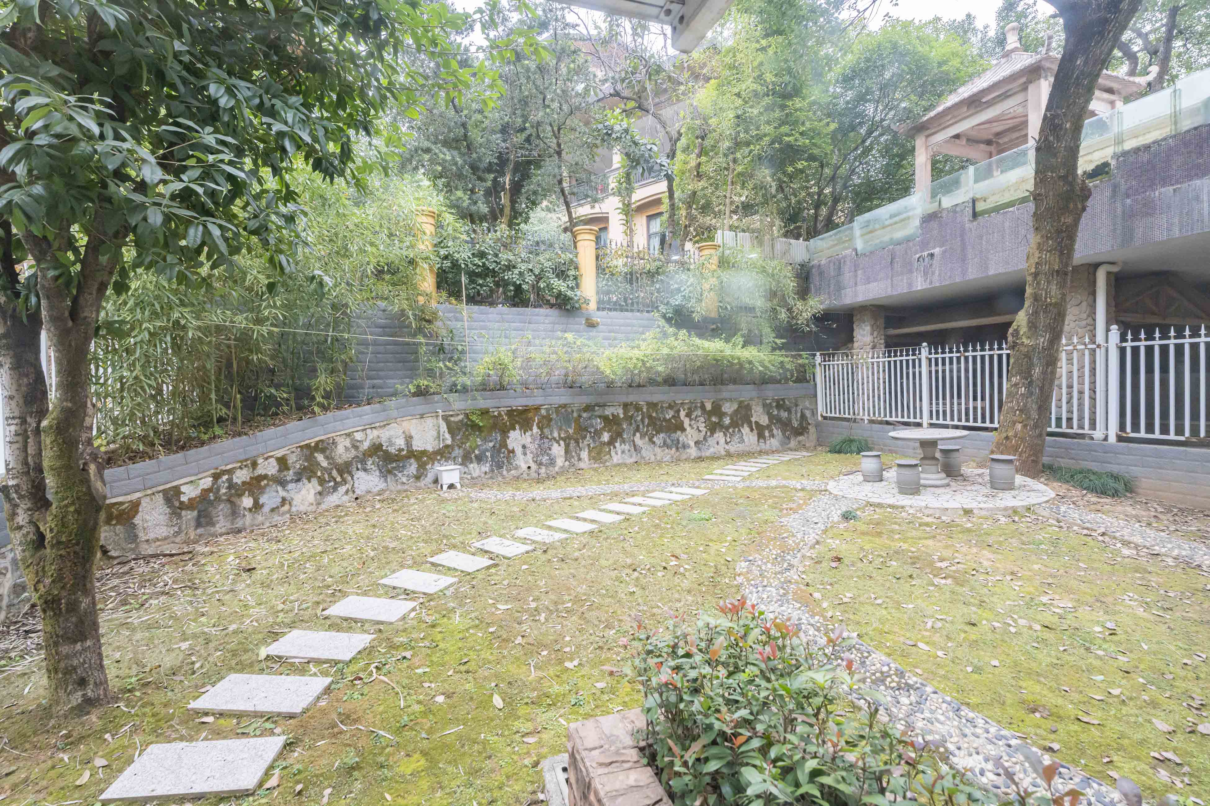骏豪花园  4室3厅2卫   660.00万其他