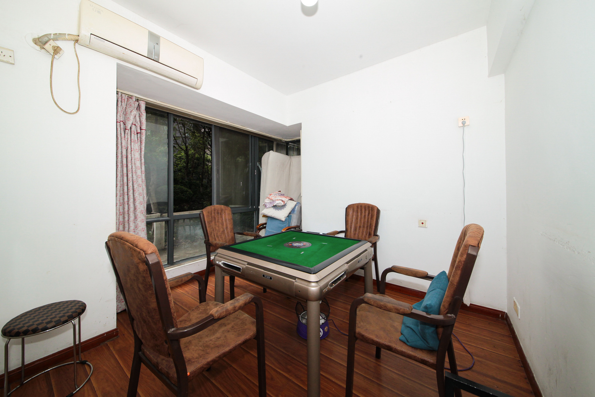 恒基凯旋门一二期  1室2厅1卫    64.0万 恒基凯旋门一二期  1室2厅1卫    64.0万卧室