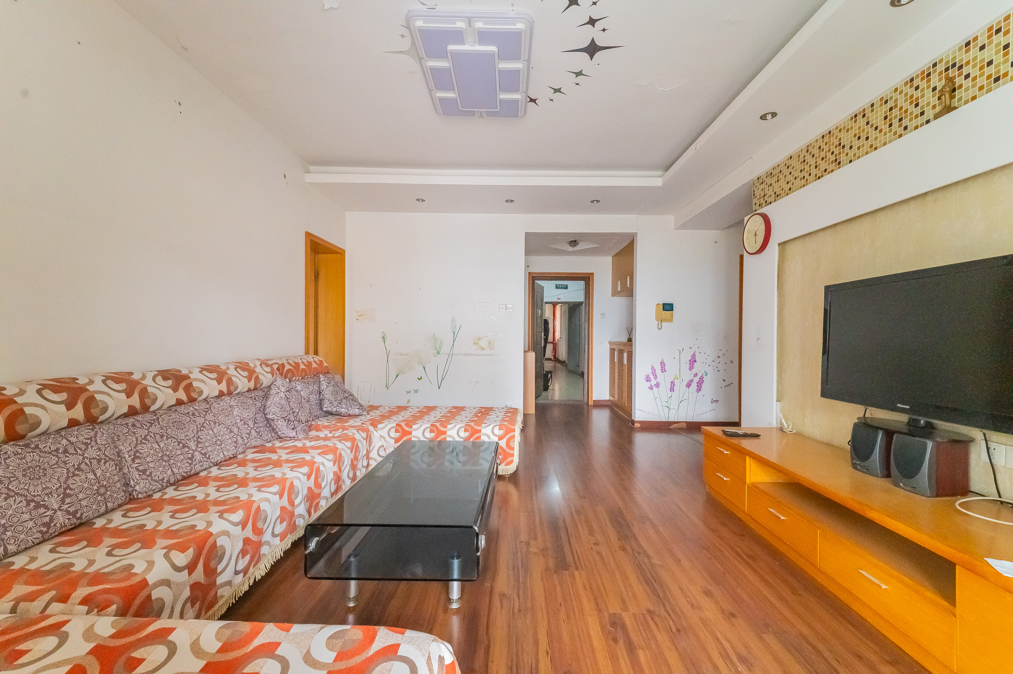 天和华城 3室2厅1卫 41.8万 天和华城 3室2厅1卫 41.8万客厅