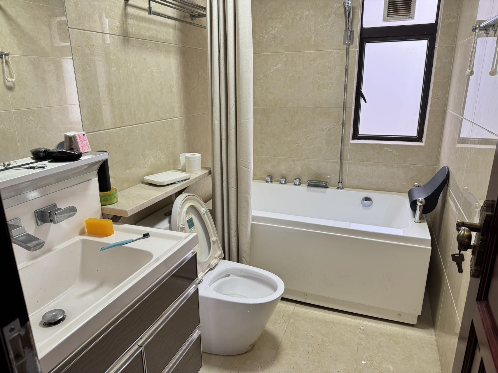 滨江帝景二期(三期) 4室2厅2卫 260.0万 滨江帝景二期(三期) 4室2厅2卫 260.0万室内图