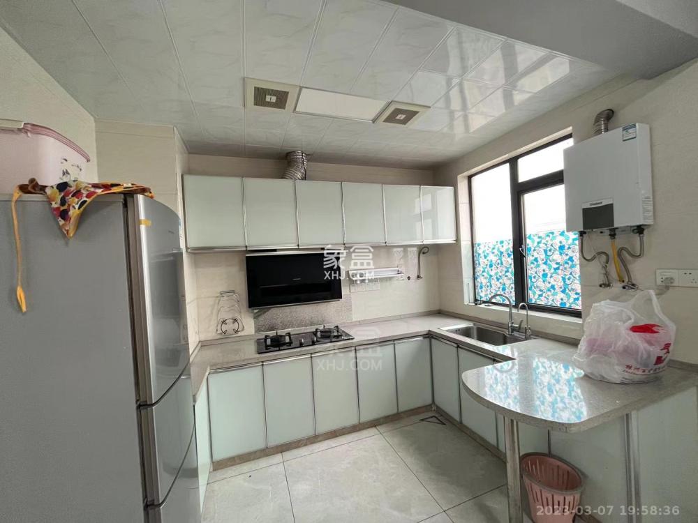 山水洲城华晨第一城 3室2厅2卫 2200.0元/月 山水洲城华晨第一城 3室2厅2卫 2200.0元/月室内图