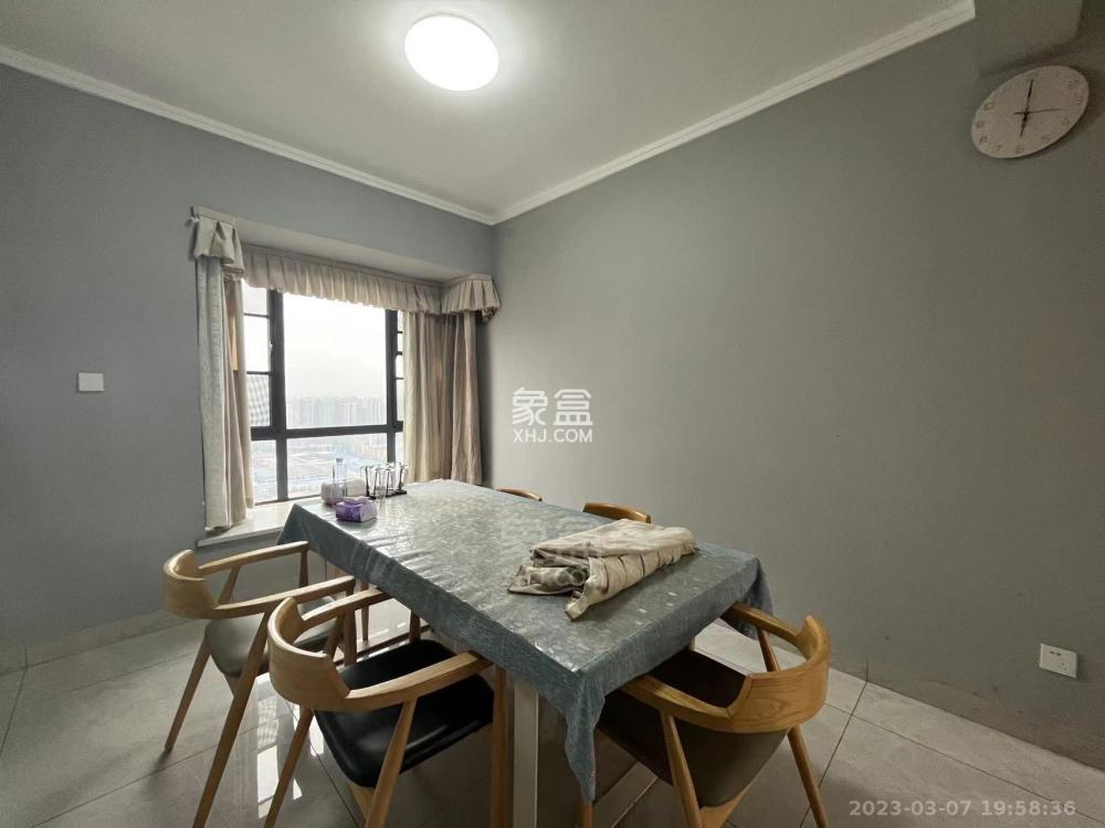 山水洲城华晨第一城 3室2厅2卫 2200.0元/月 山水洲城华晨第一城 3室2厅2卫 2200.0元/月室内图