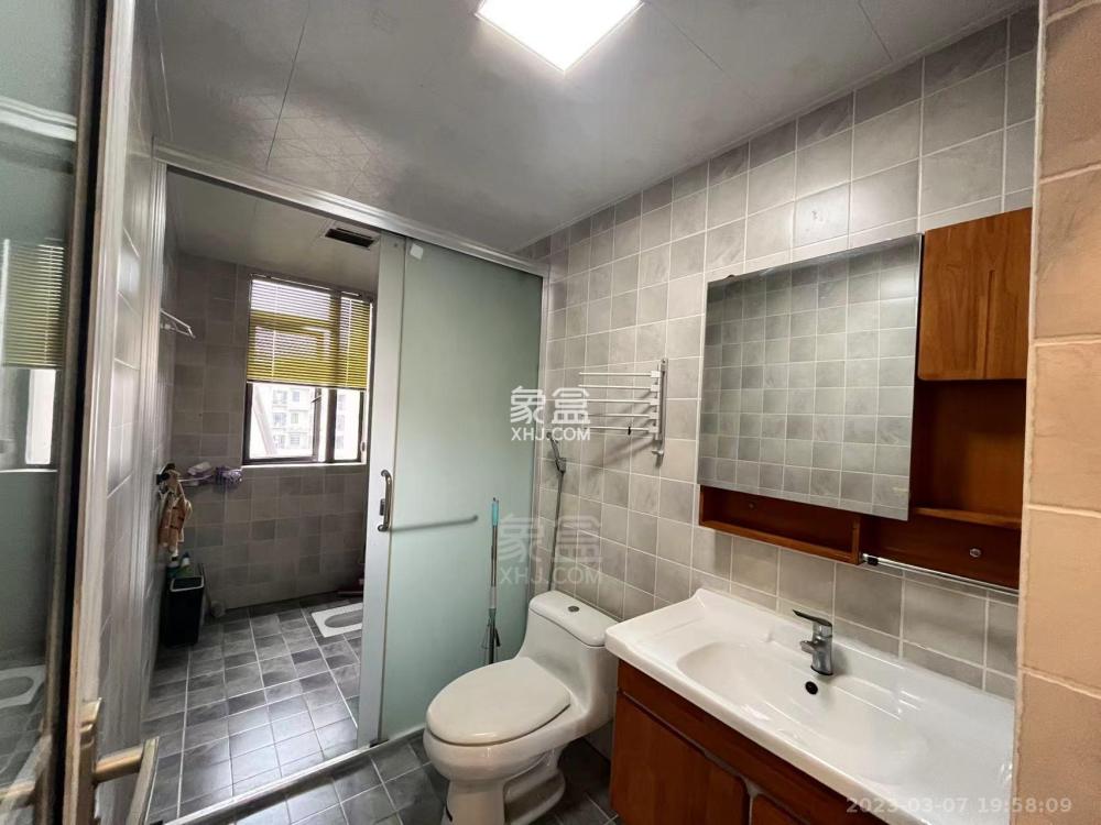 山水洲城华晨第一城 3室2厅2卫 2200.0元/月 山水洲城华晨第一城 3室2厅2卫 2200.0元/月室内图