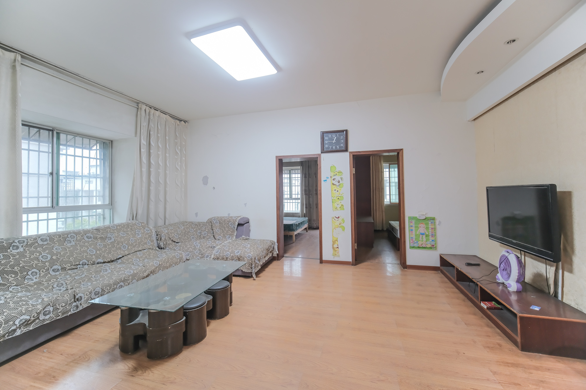 中南汽车世界 3室2厅2卫 35.8万 中南汽车世界 3室2厅2卫 35.8万客厅