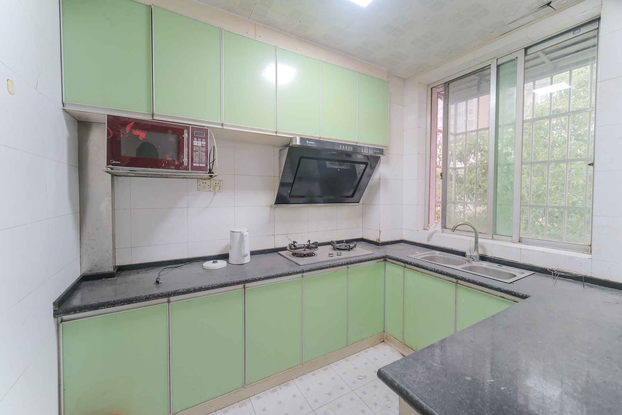 中南汽车世界 3室2厅2卫 35.8万 中南汽车世界 3室2厅2卫 35.8万厨房