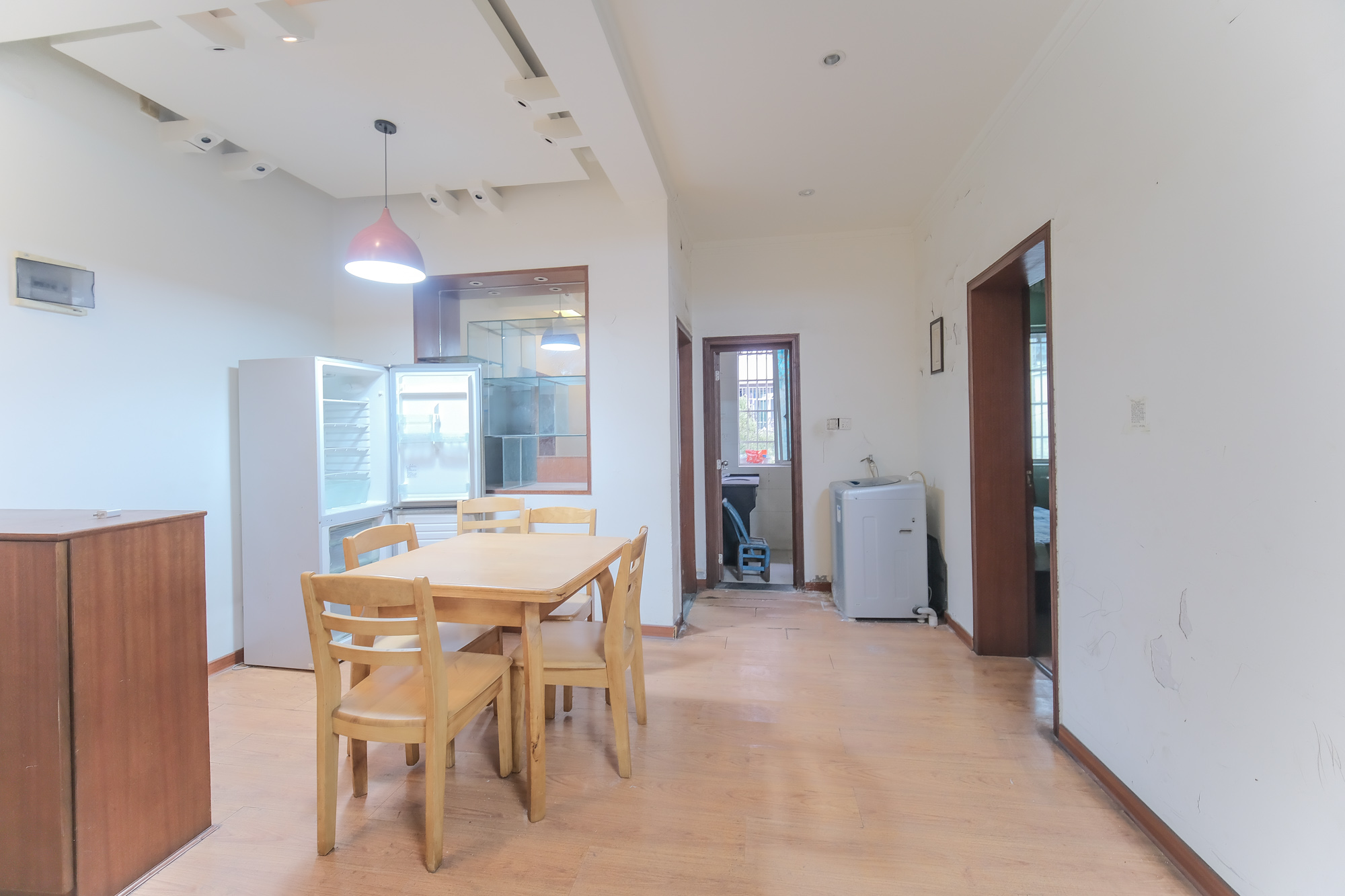 中南汽车世界 3室2厅2卫 35.8万 中南汽车世界 3室2厅2卫 35.8万客厅