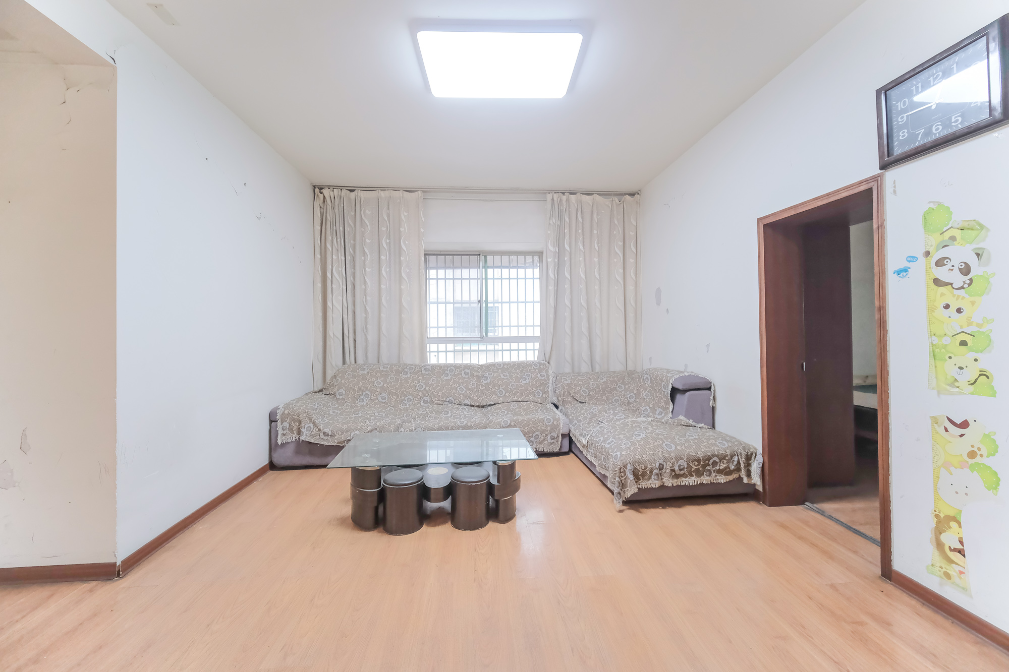 中南汽车世界 3室2厅2卫 35.8万 中南汽车世界 3室2厅2卫 35.8万客厅