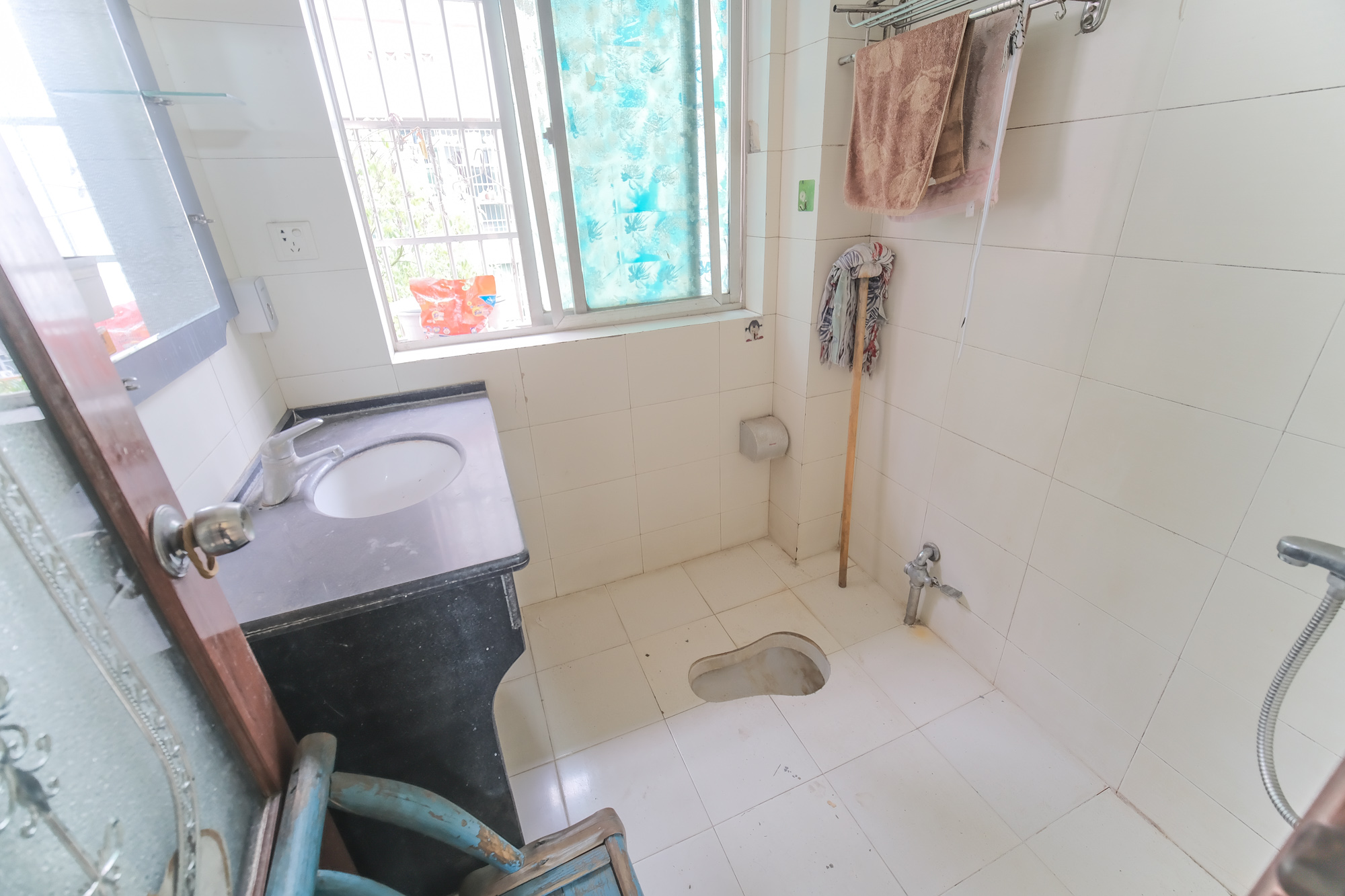 中南汽车世界 3室2厅2卫 35.8万 中南汽车世界 3室2厅2卫 35.8万卫生间