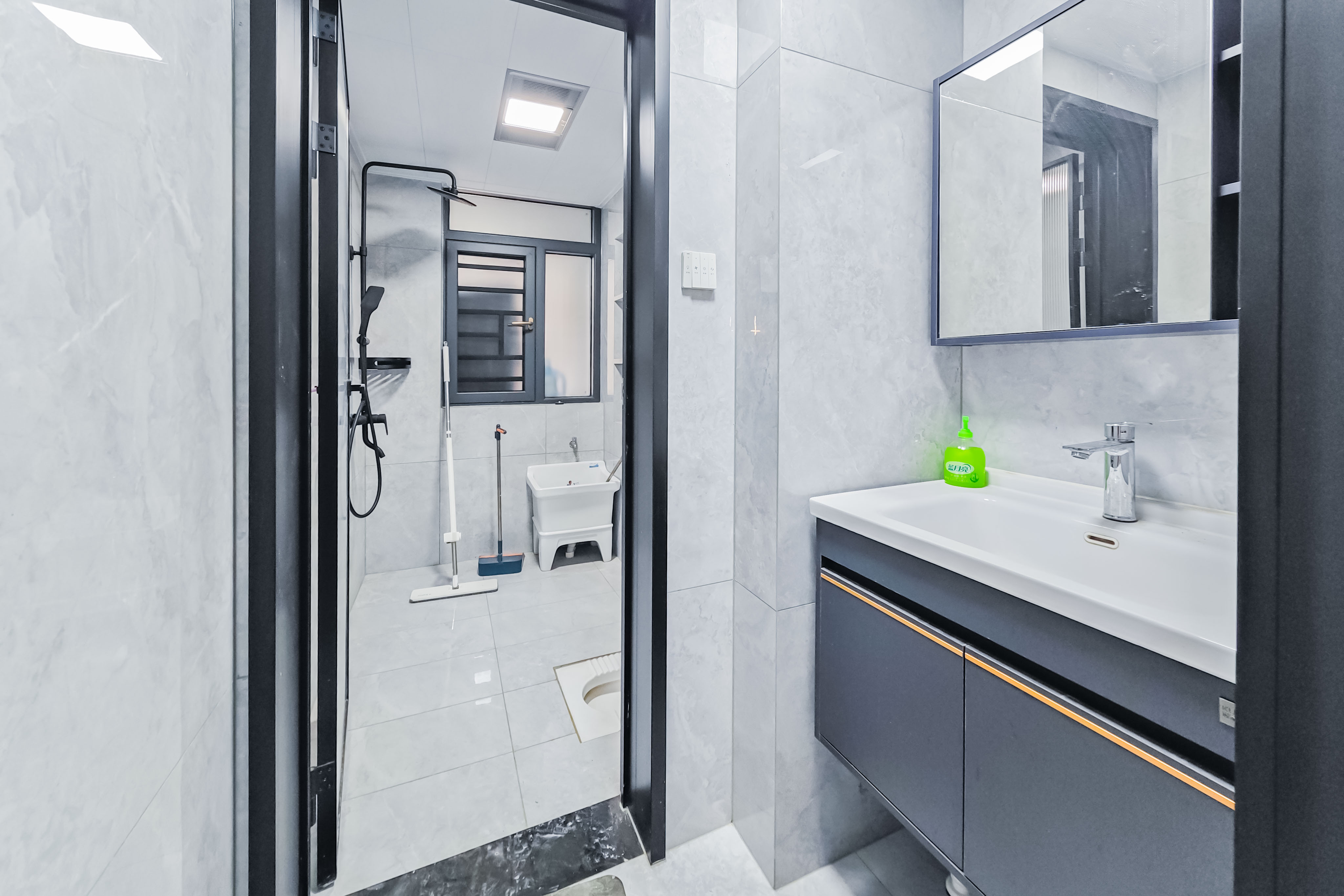 中城丽景香山园  3室2厅2卫    155.0万卫生间