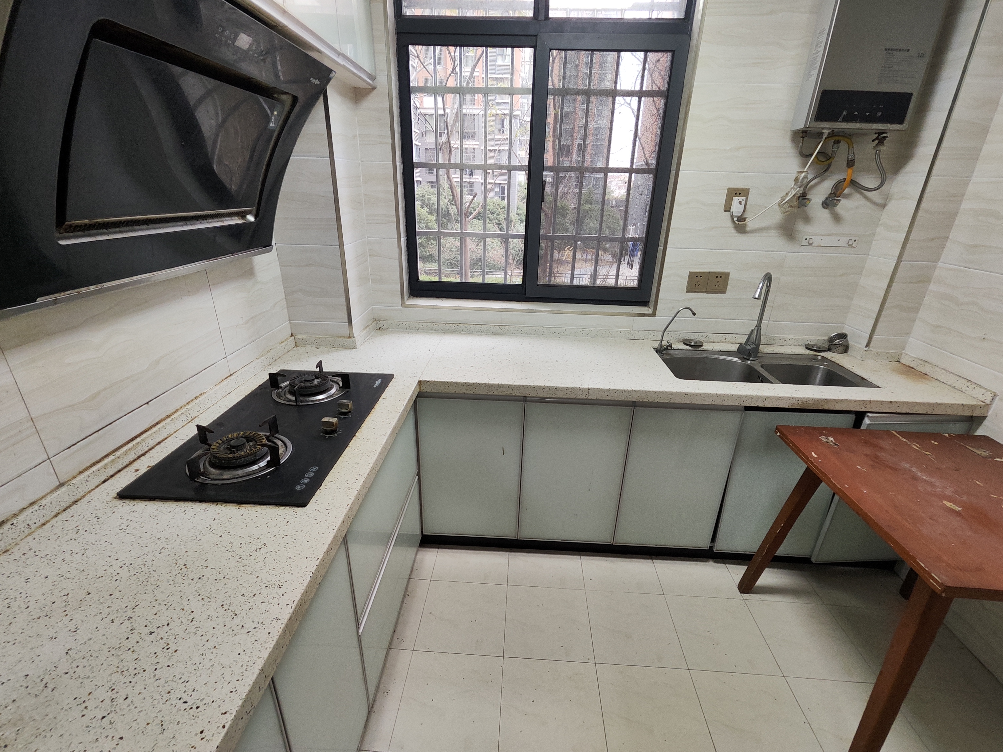 山水华庭 3室2厅2卫 1800.0元/月 山水华庭 3室2厅2卫 1800.0元/月室内图