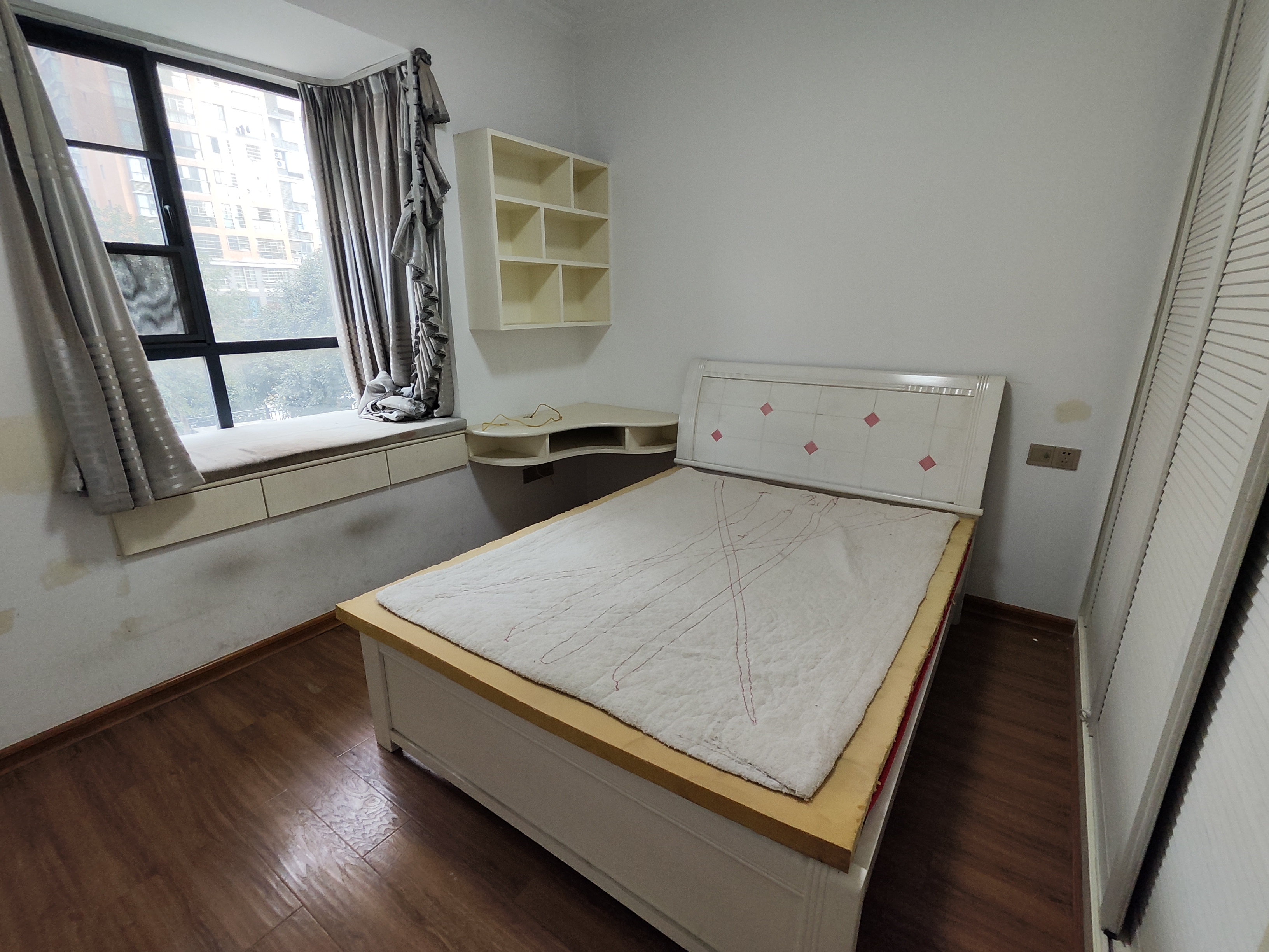 山水华庭 3室2厅2卫 1800.0元/月 山水华庭 3室2厅2卫 1800.0元/月室内图