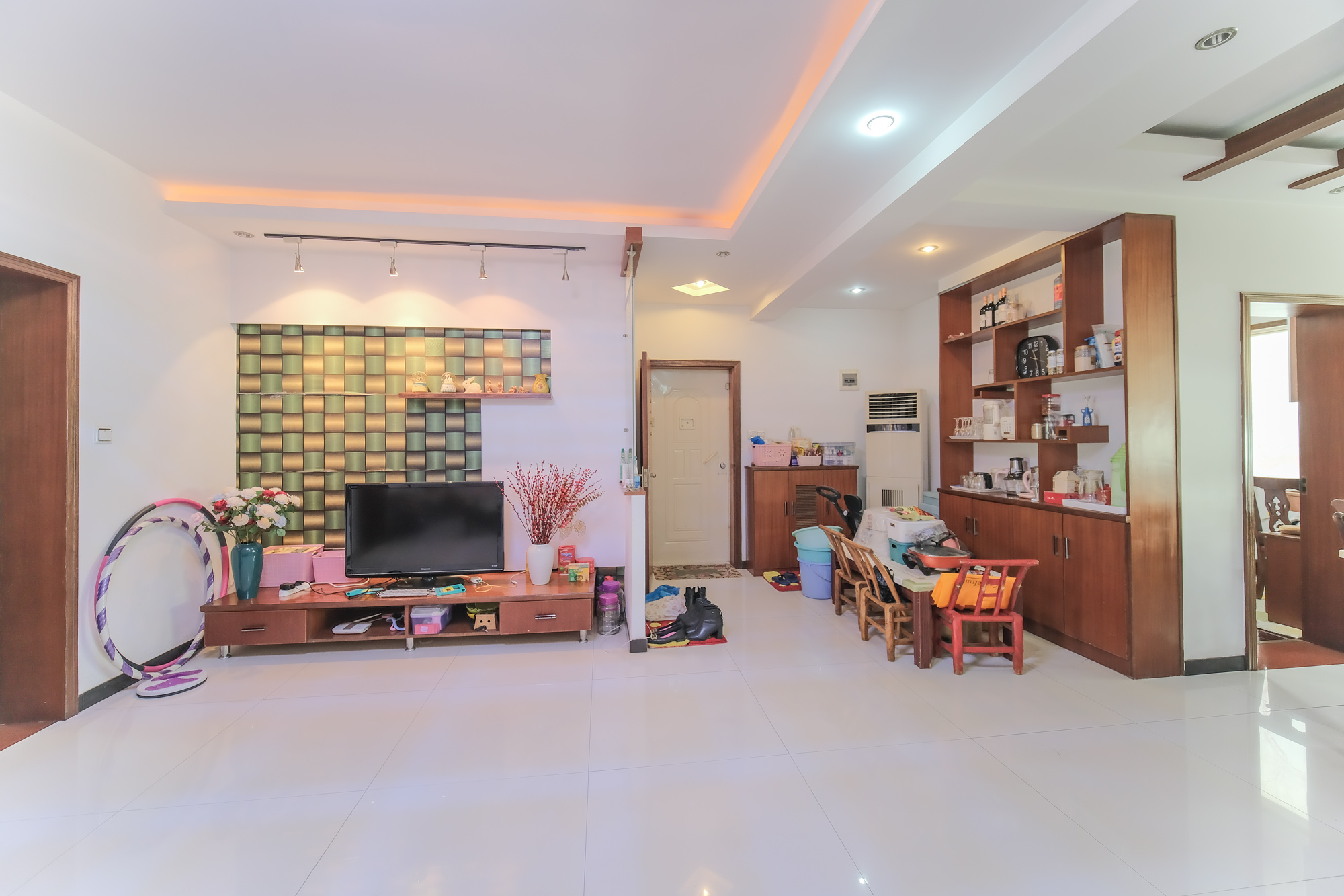 中南汽车世界 3室2厅2卫 40.0万 中南汽车世界 3室2厅2卫 40.0万客厅