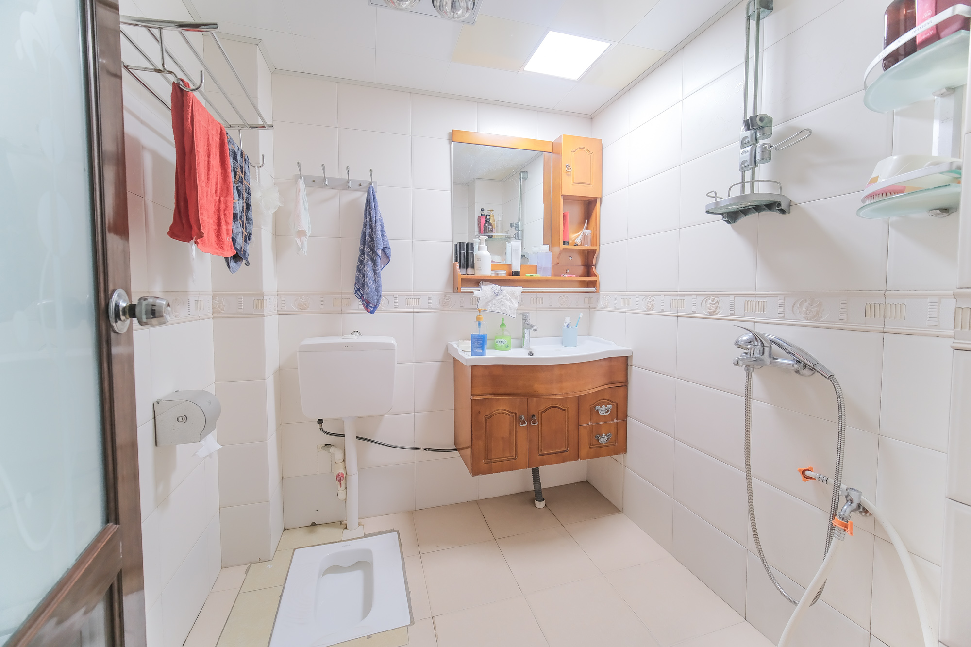 中南汽车世界 3室2厅2卫 40.0万 中南汽车世界 3室2厅2卫 40.0万卫生间