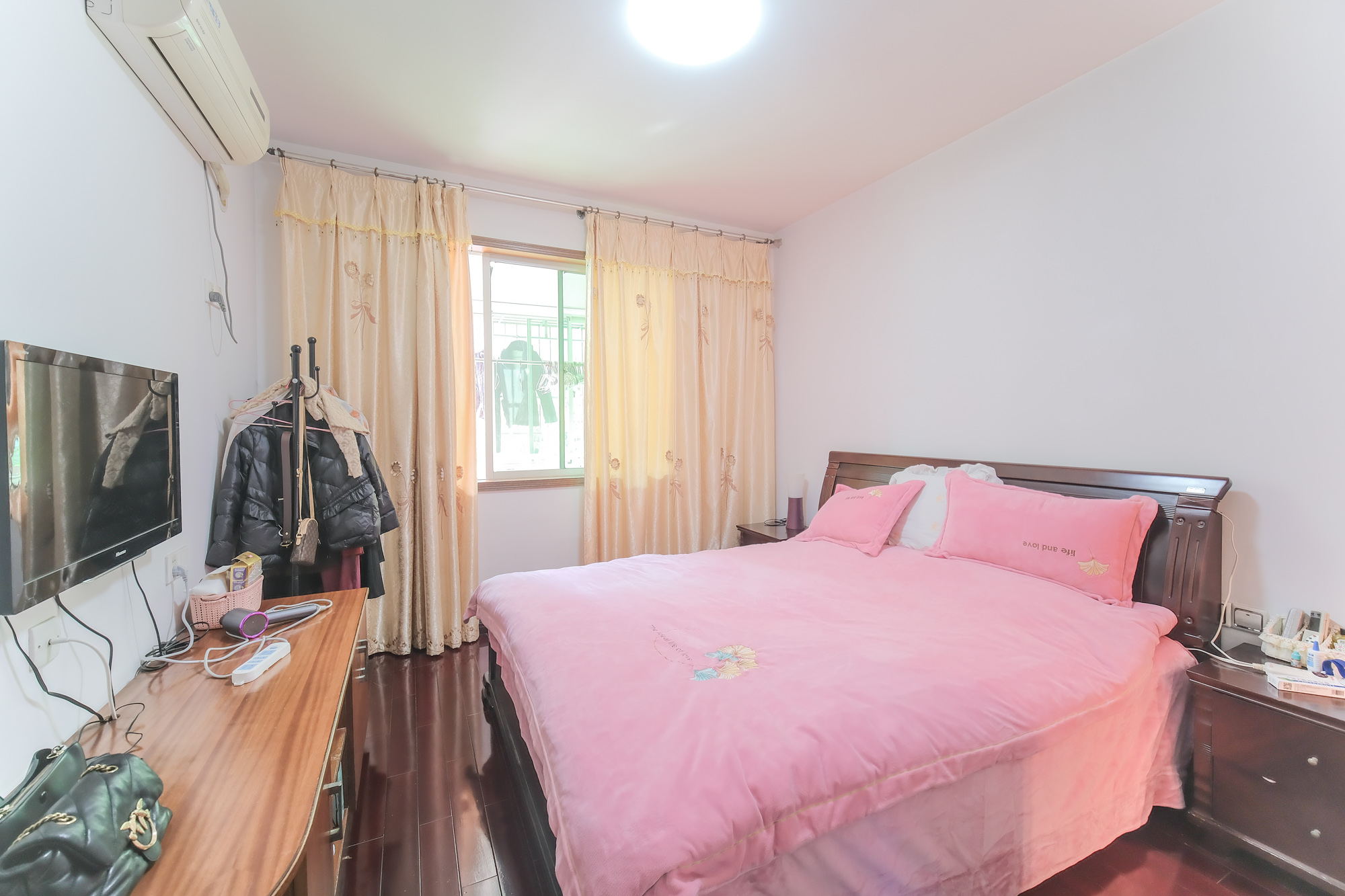 中南汽车世界 3室2厅2卫 40.0万 中南汽车世界 3室2厅2卫 40.0万卧室