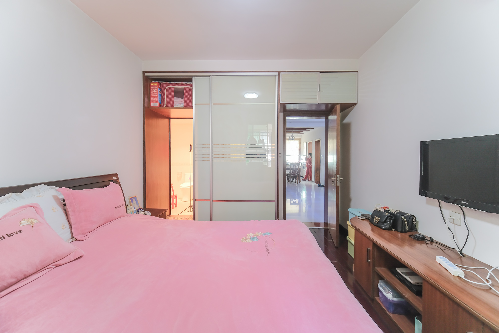 中南汽车世界 3室2厅2卫 40.0万 中南汽车世界 3室2厅2卫 40.0万卧室