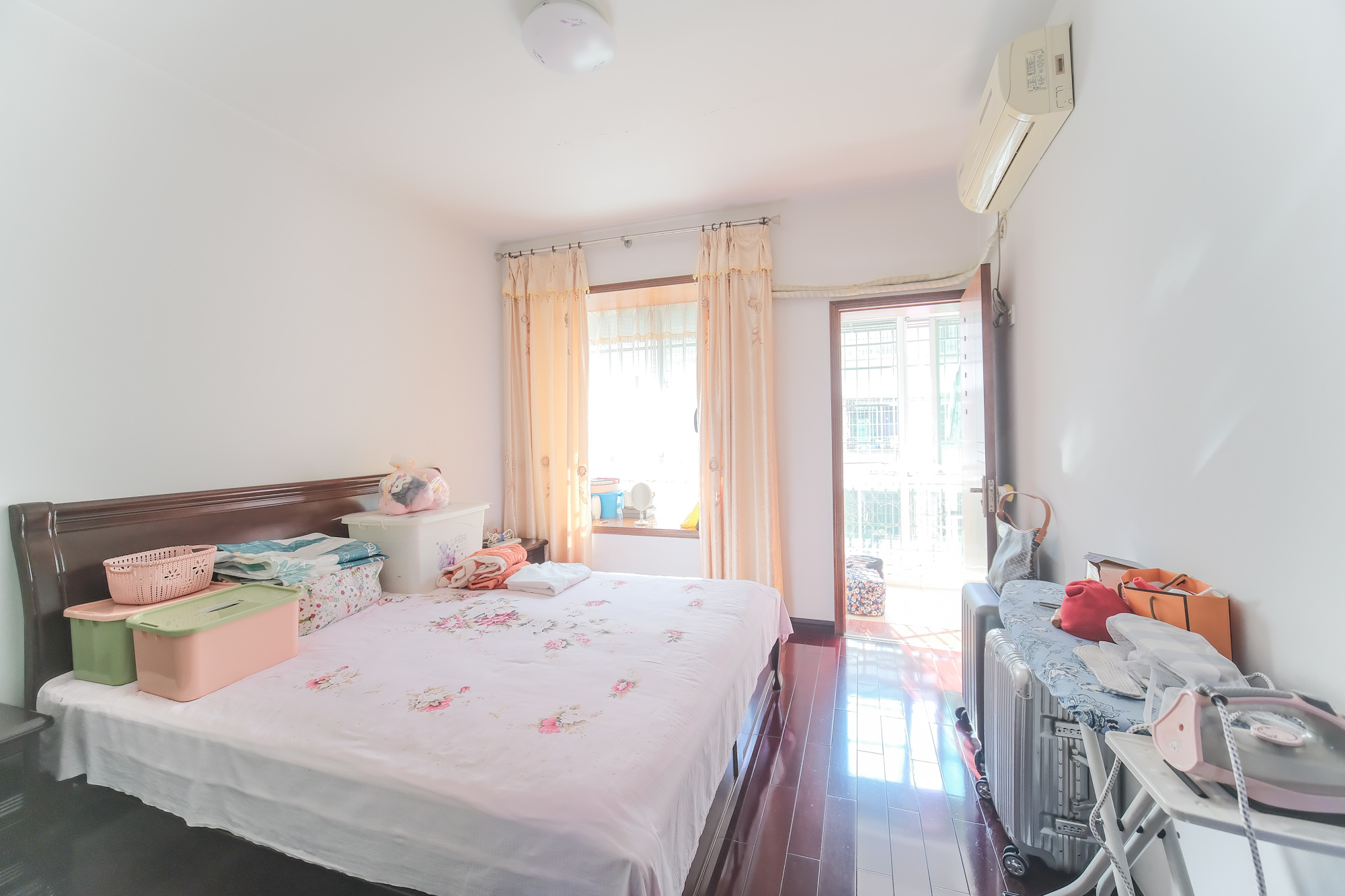 中南汽车世界 3室2厅2卫 40.0万 中南汽车世界 3室2厅2卫 40.0万卧室