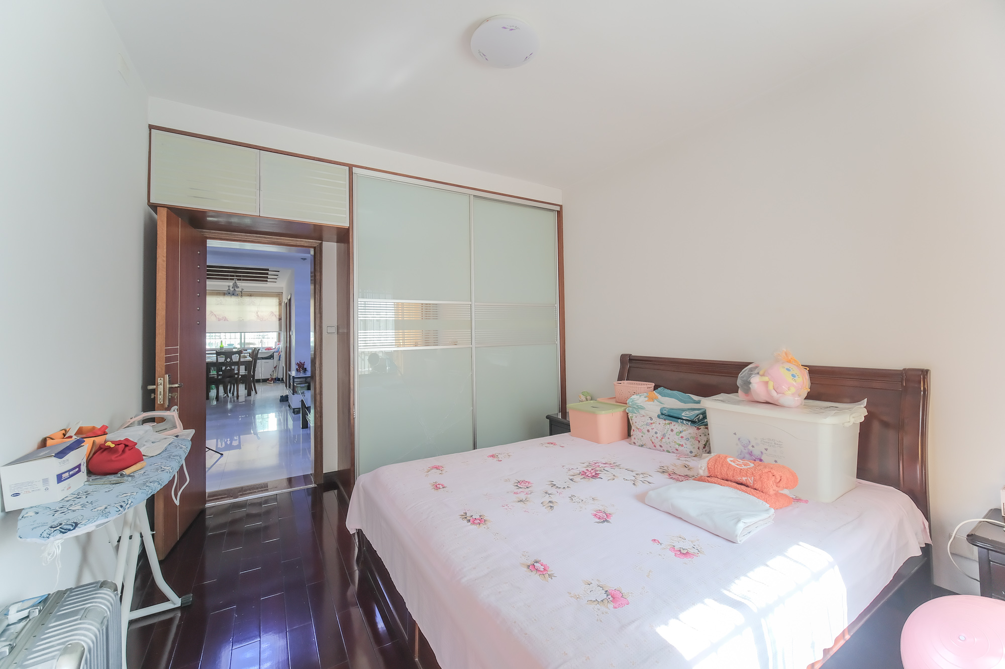 中南汽车世界 3室2厅2卫 40.0万 中南汽车世界 3室2厅2卫 40.0万卧室