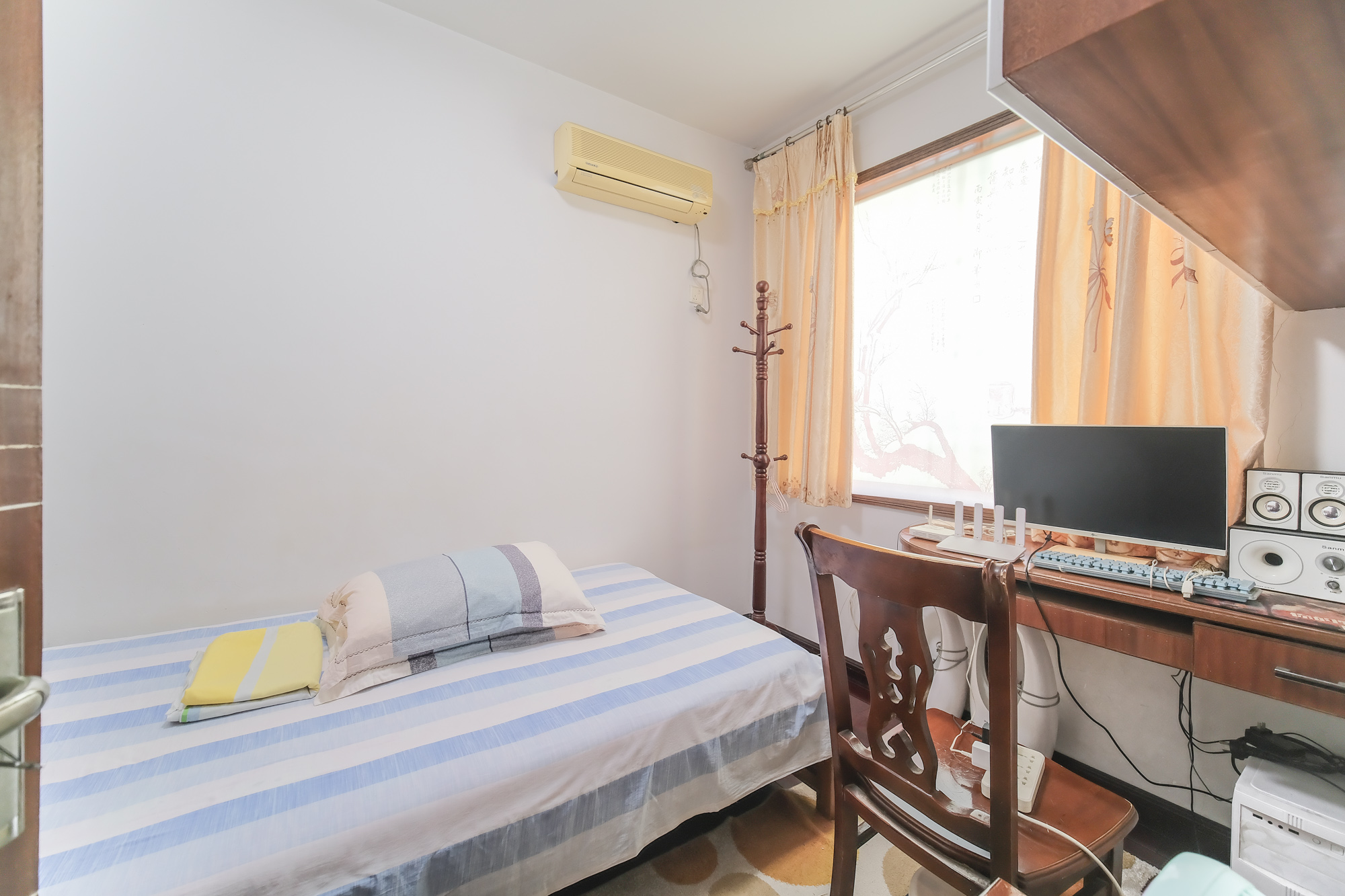 中南汽车世界 3室2厅2卫 40.0万 中南汽车世界 3室2厅2卫 40.0万卧室