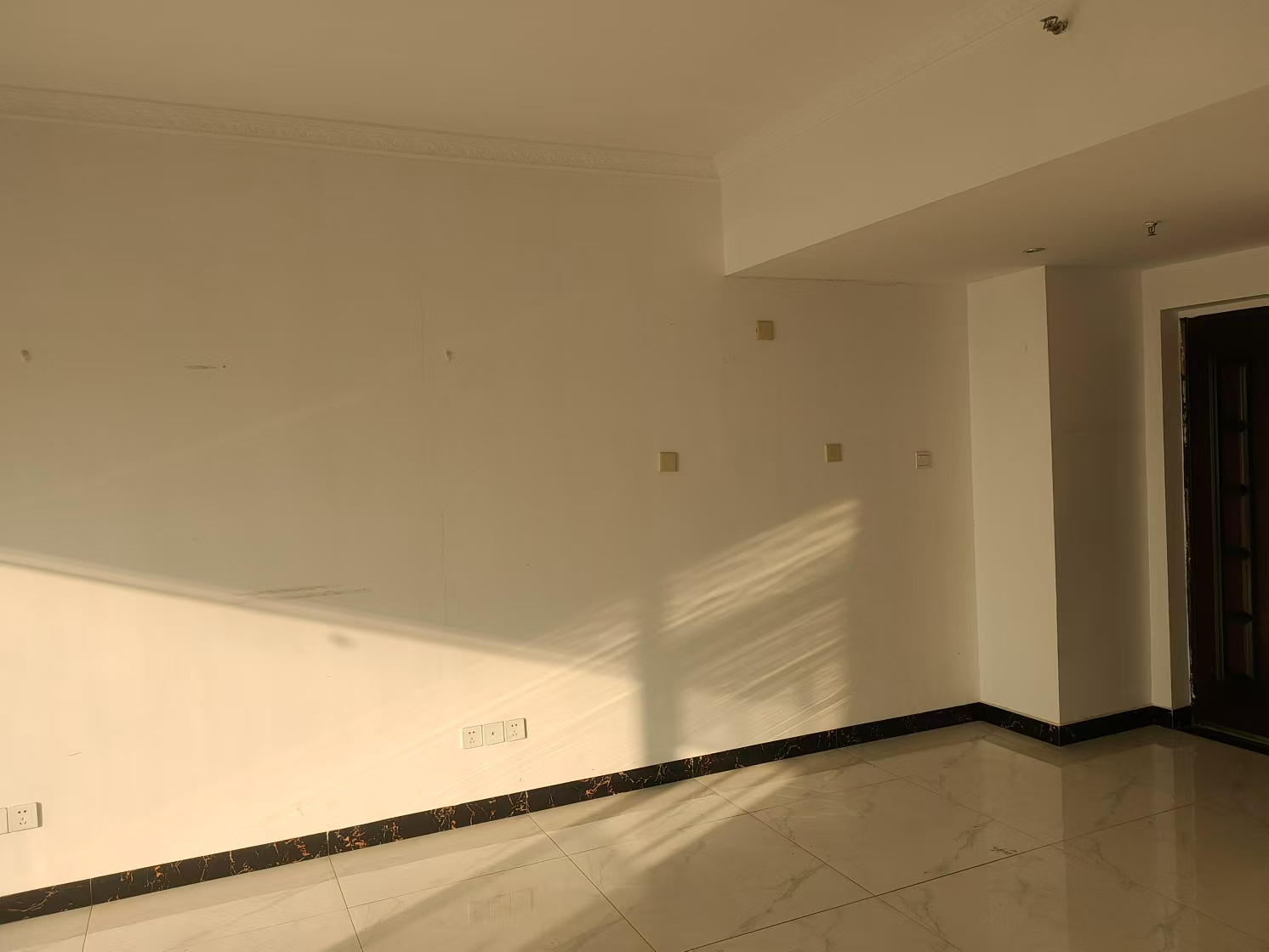 当代滨江MOMA  1室1厅1卫   1700.00元/月室内图